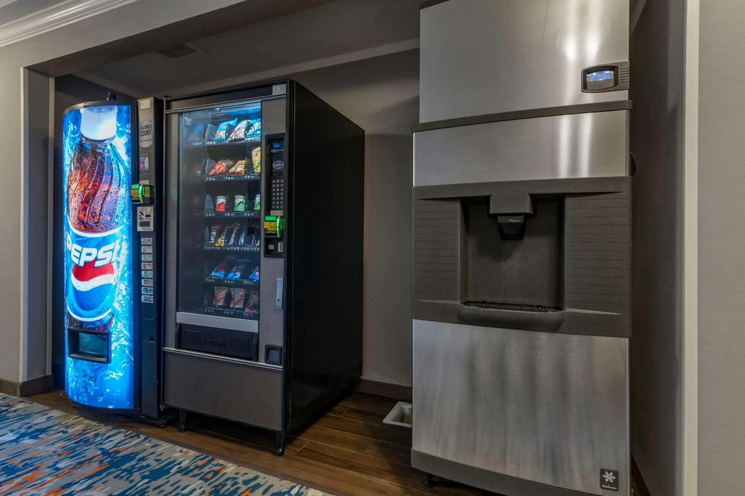 Dining area in Hampton Inn Ukiah