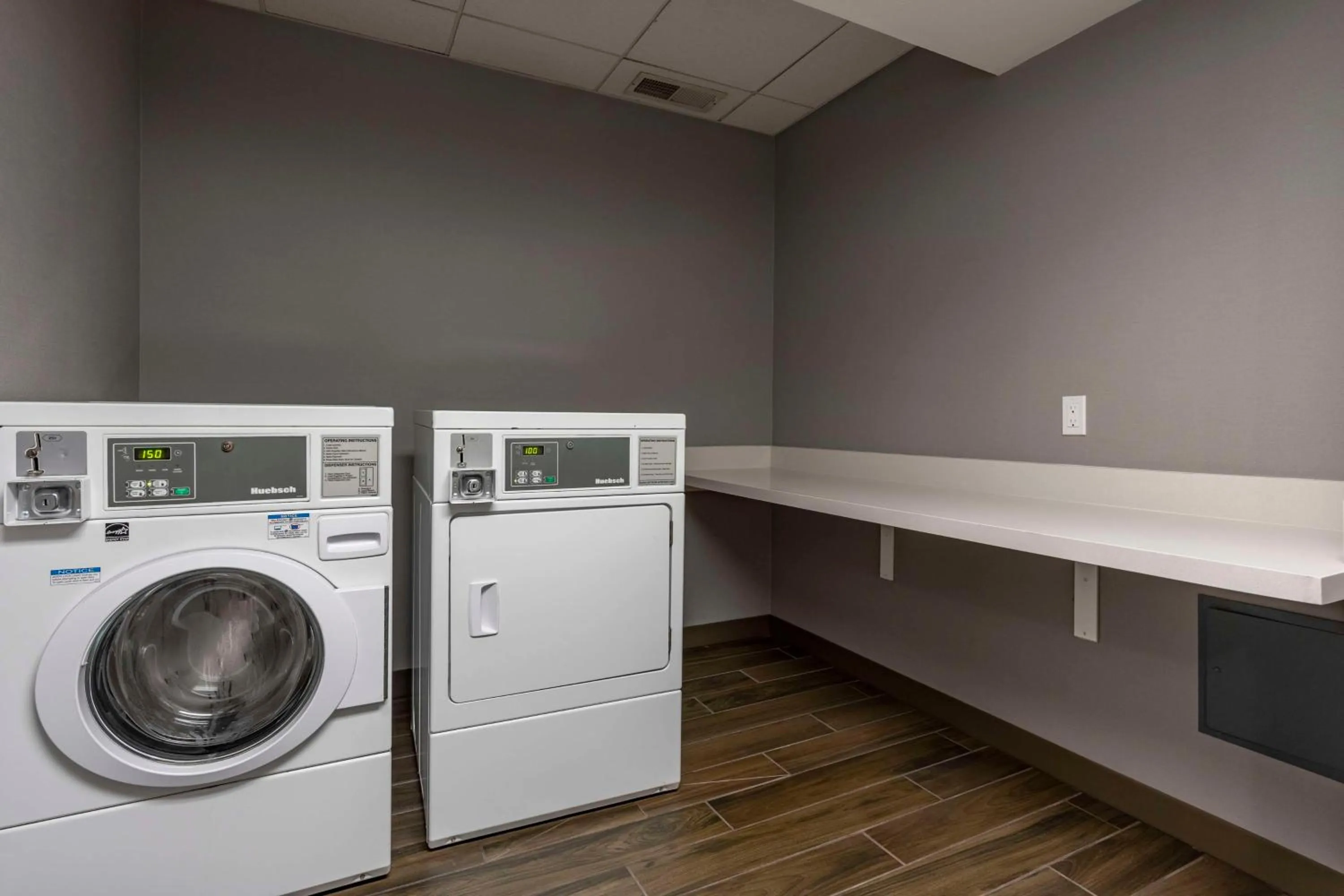 Property building in Hampton Inn Ukiah