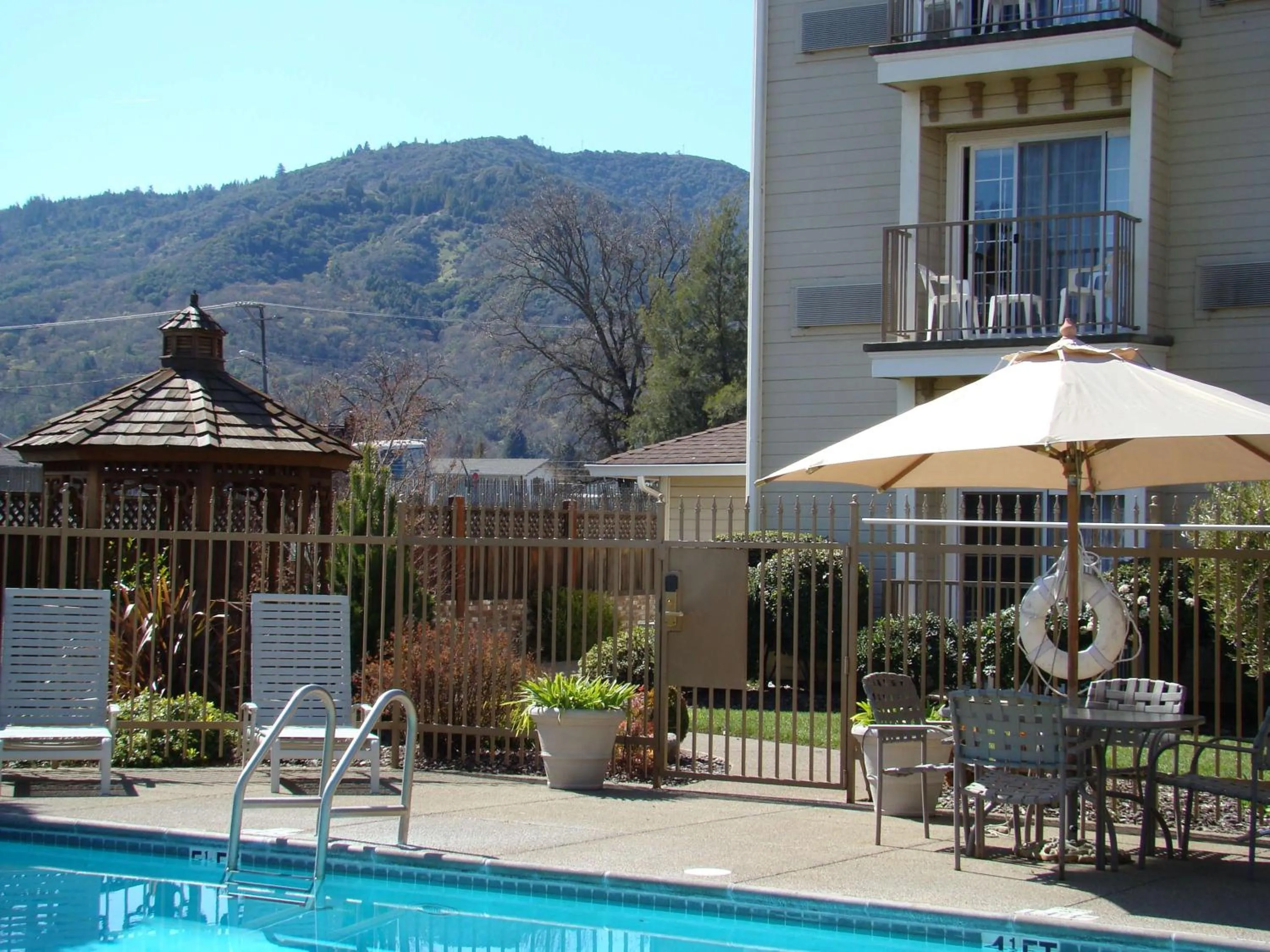 Pool view in Hampton Inn Ukiah