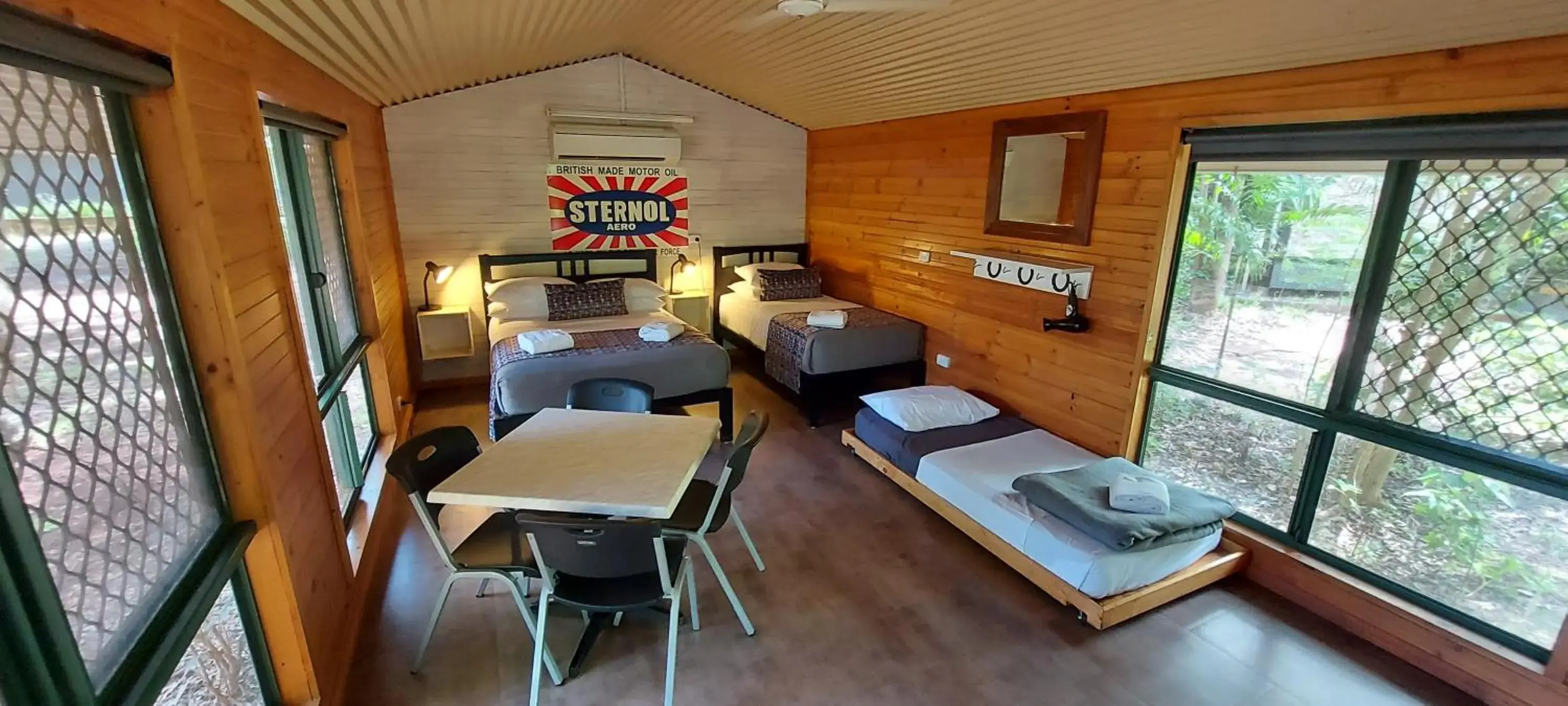 Bungalow with Shared Bathroom in Litchfield Tourist Park Bungalow with Shared Bathroom in Litchfield Tourist Park