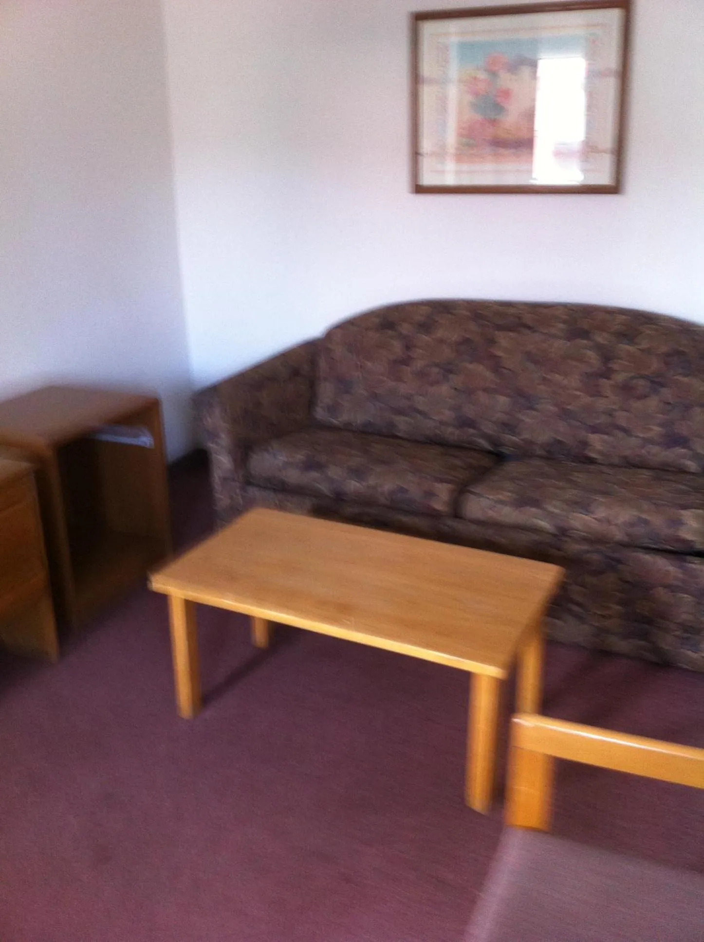 Seating area in National 9 Inn Sand Canyon