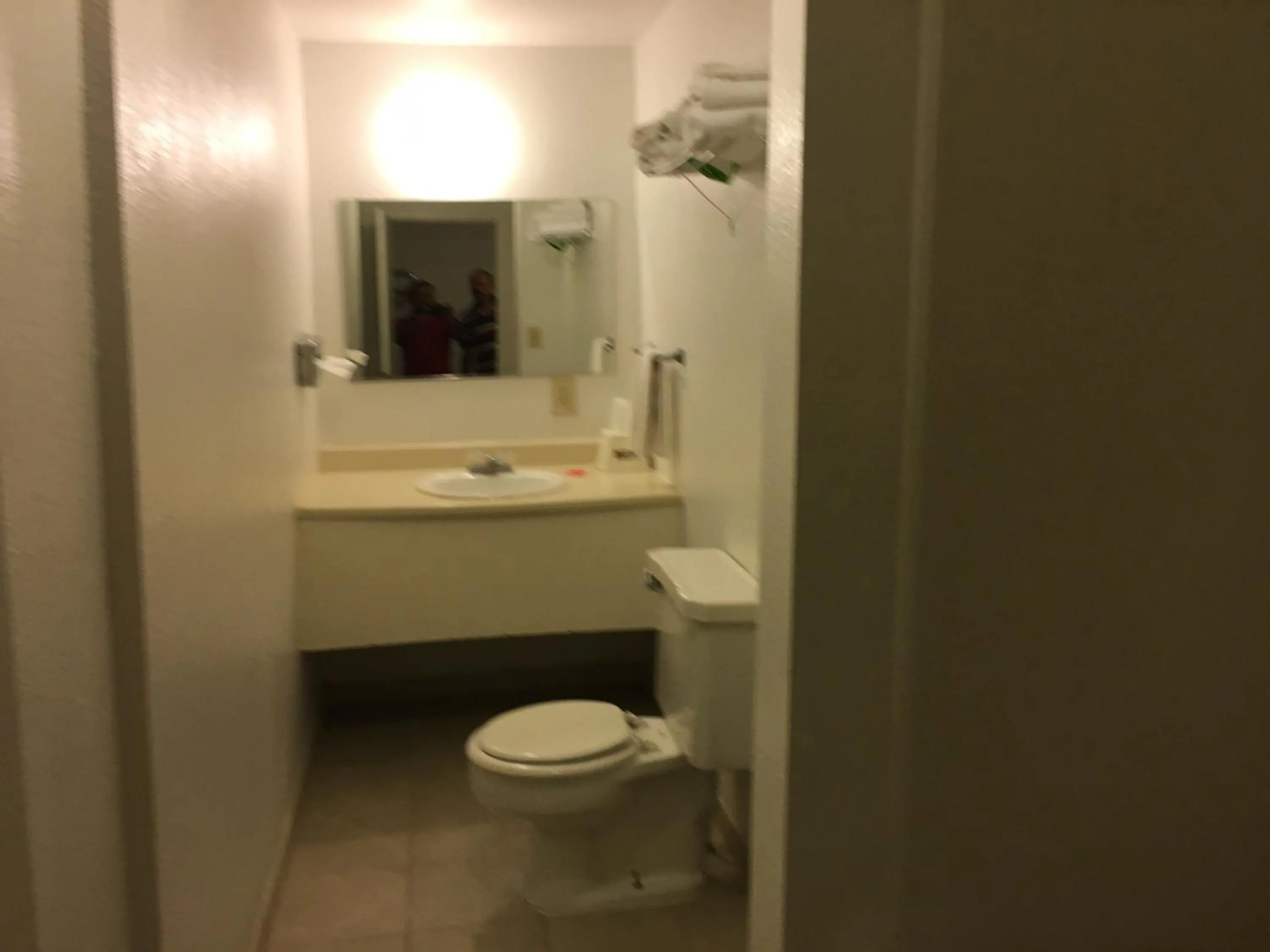 Bathroom in National 9 Inn Sand Canyon