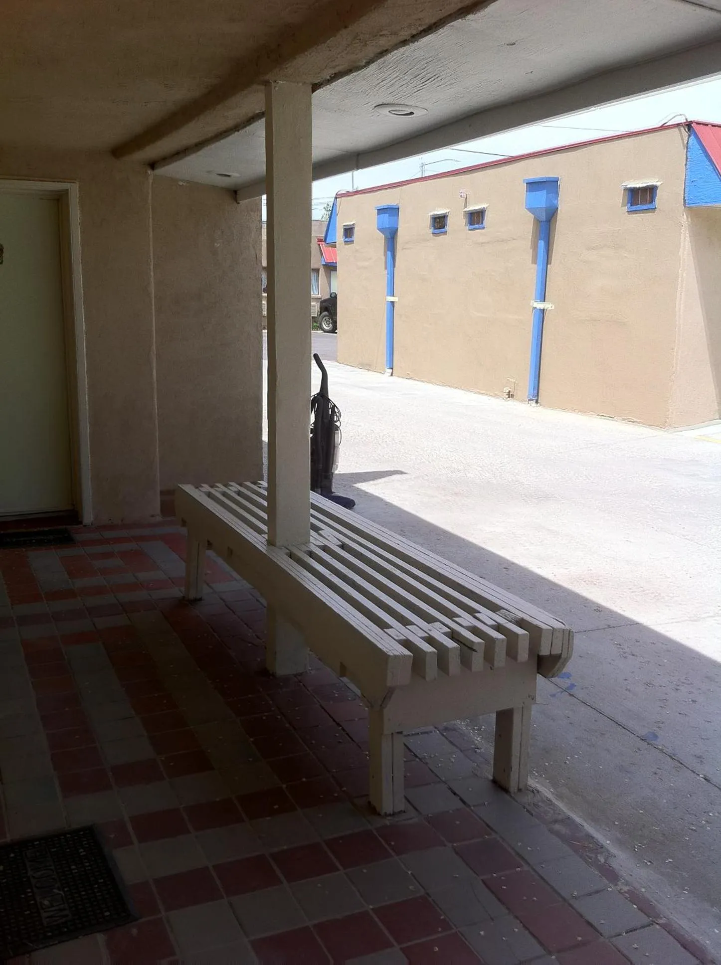 Decorative detail in National 9 Inn Sand Canyon