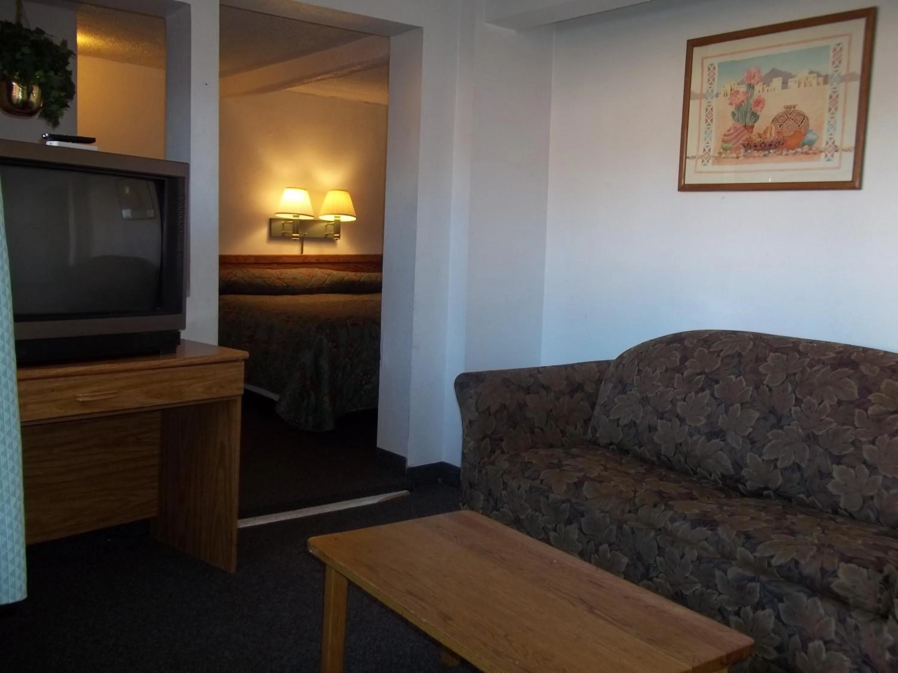 Seating area in National 9 Inn Sand Canyon