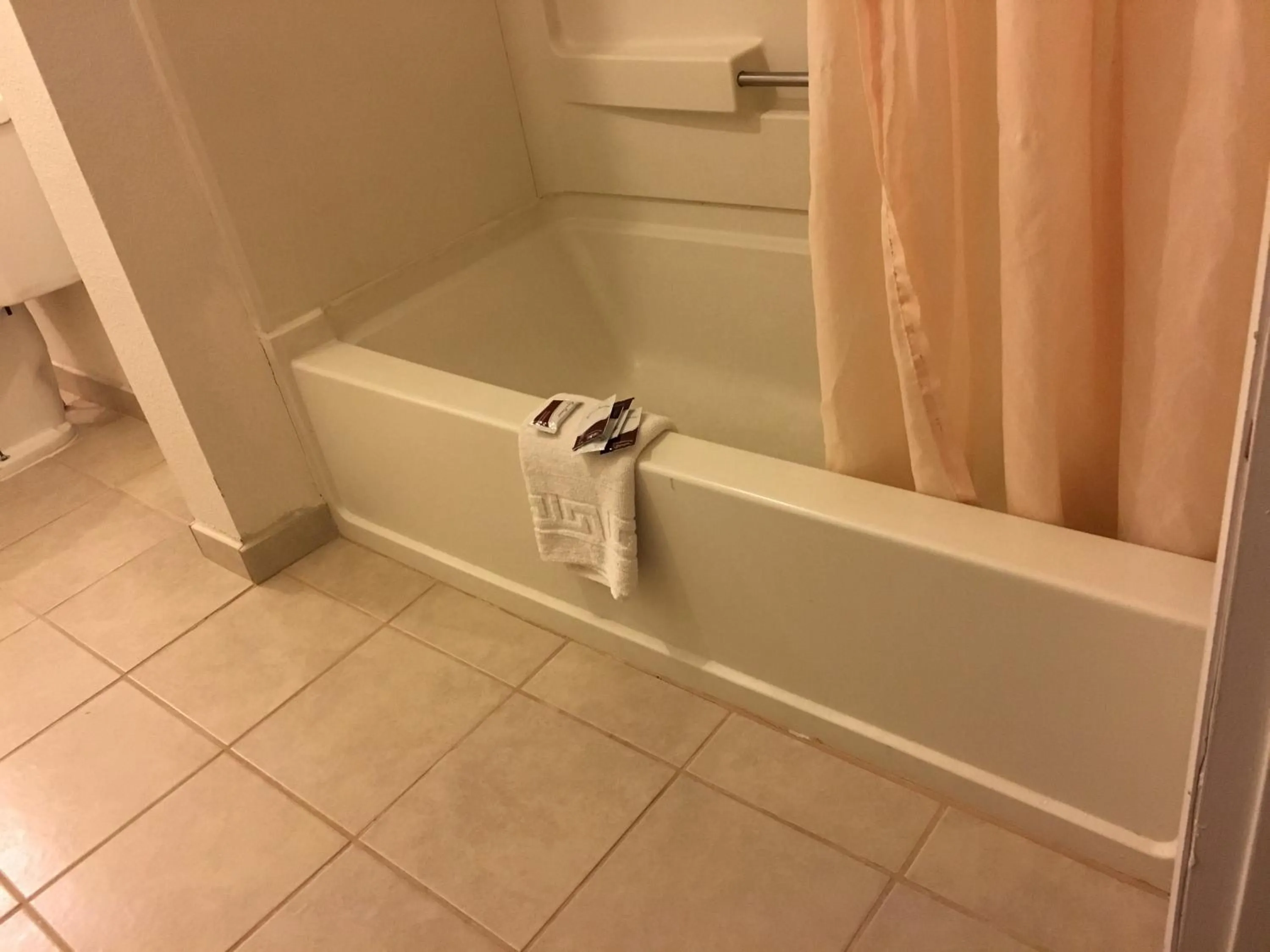 Bathroom in National 9 Inn Sand Canyon