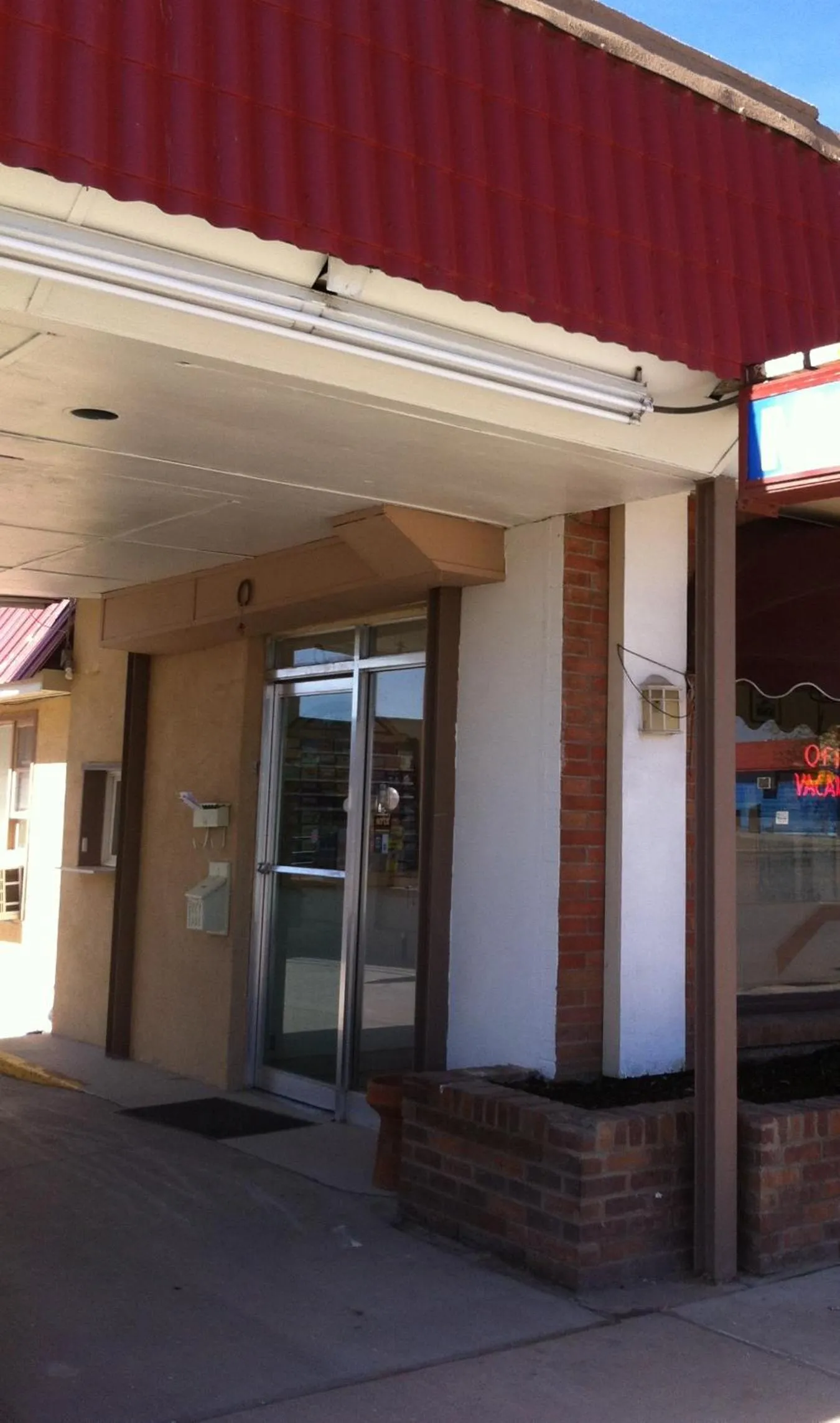 Property building in National 9 Inn Sand Canyon