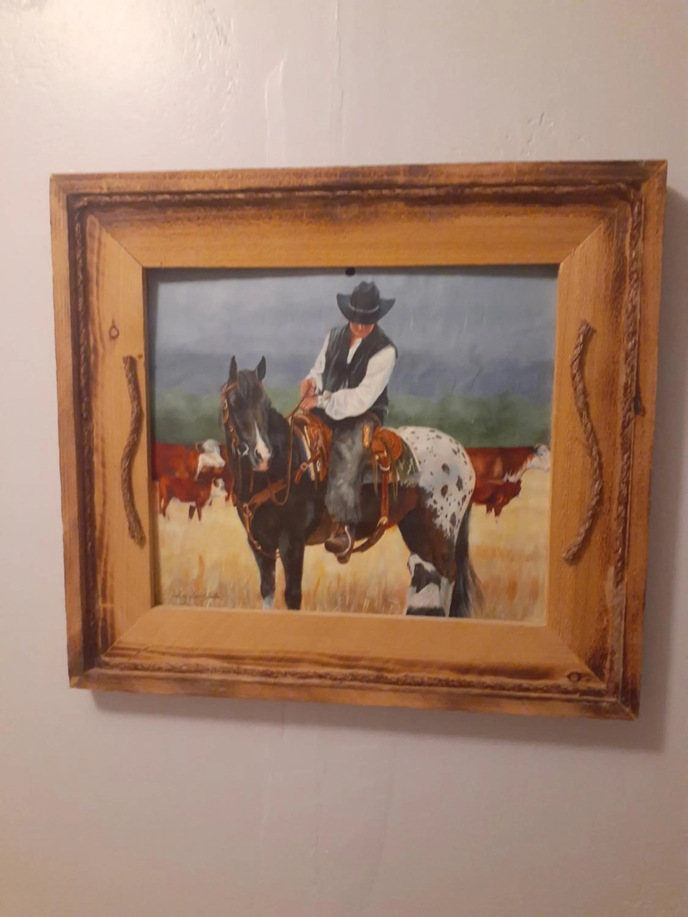 Decorative detail in Stagecoach Suites