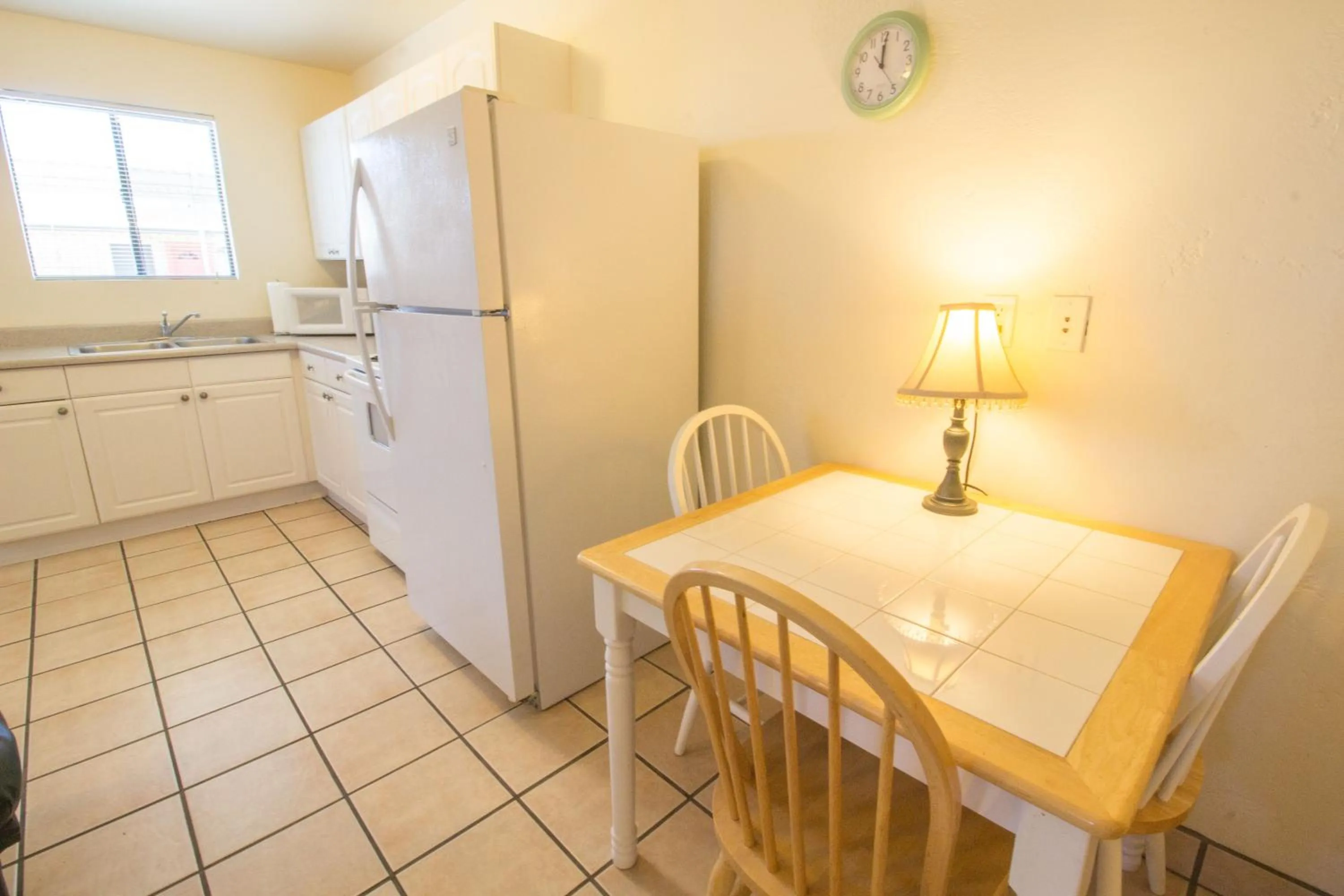 Dining area in Stagecoach Suites