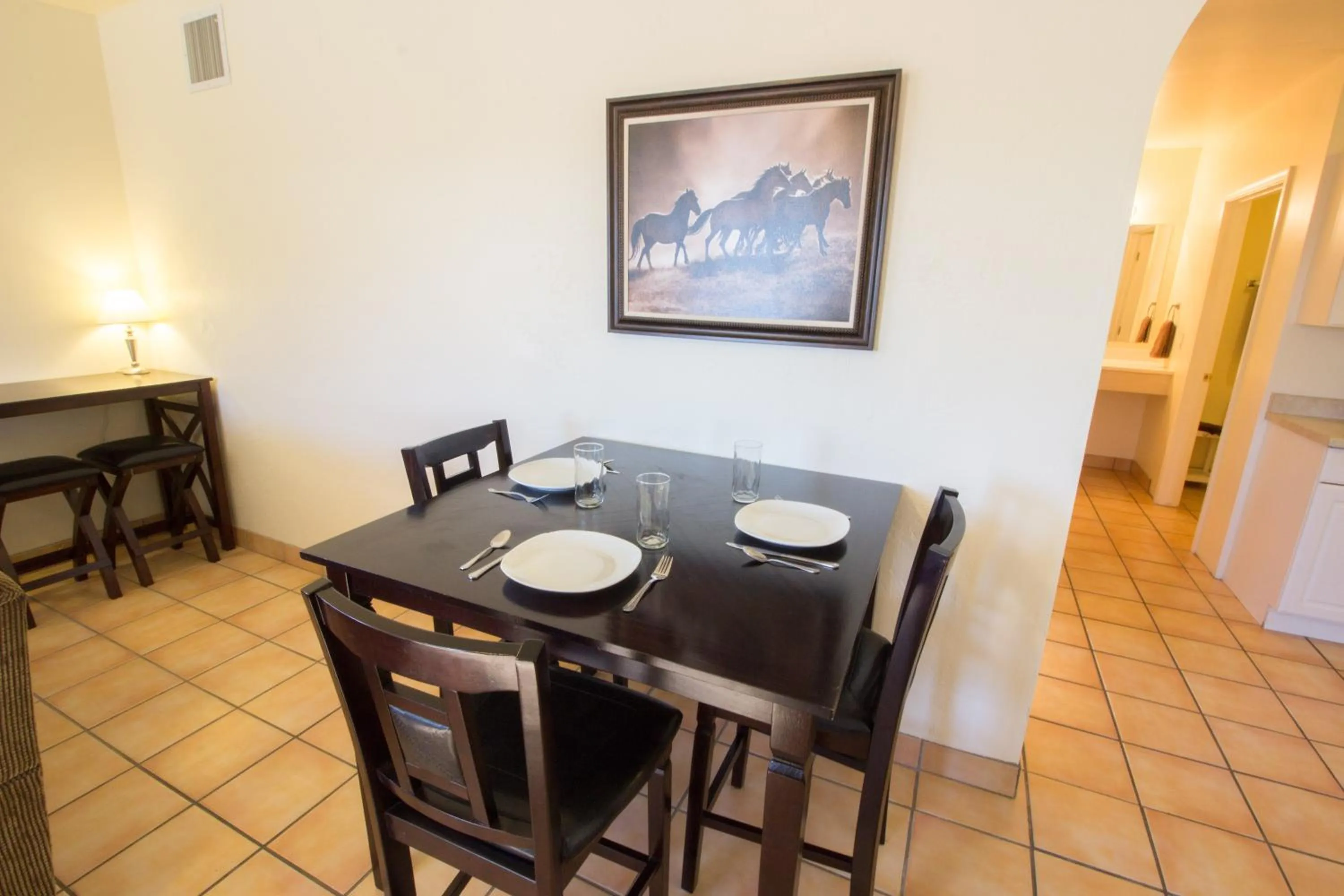 Dining area in Stagecoach Suites