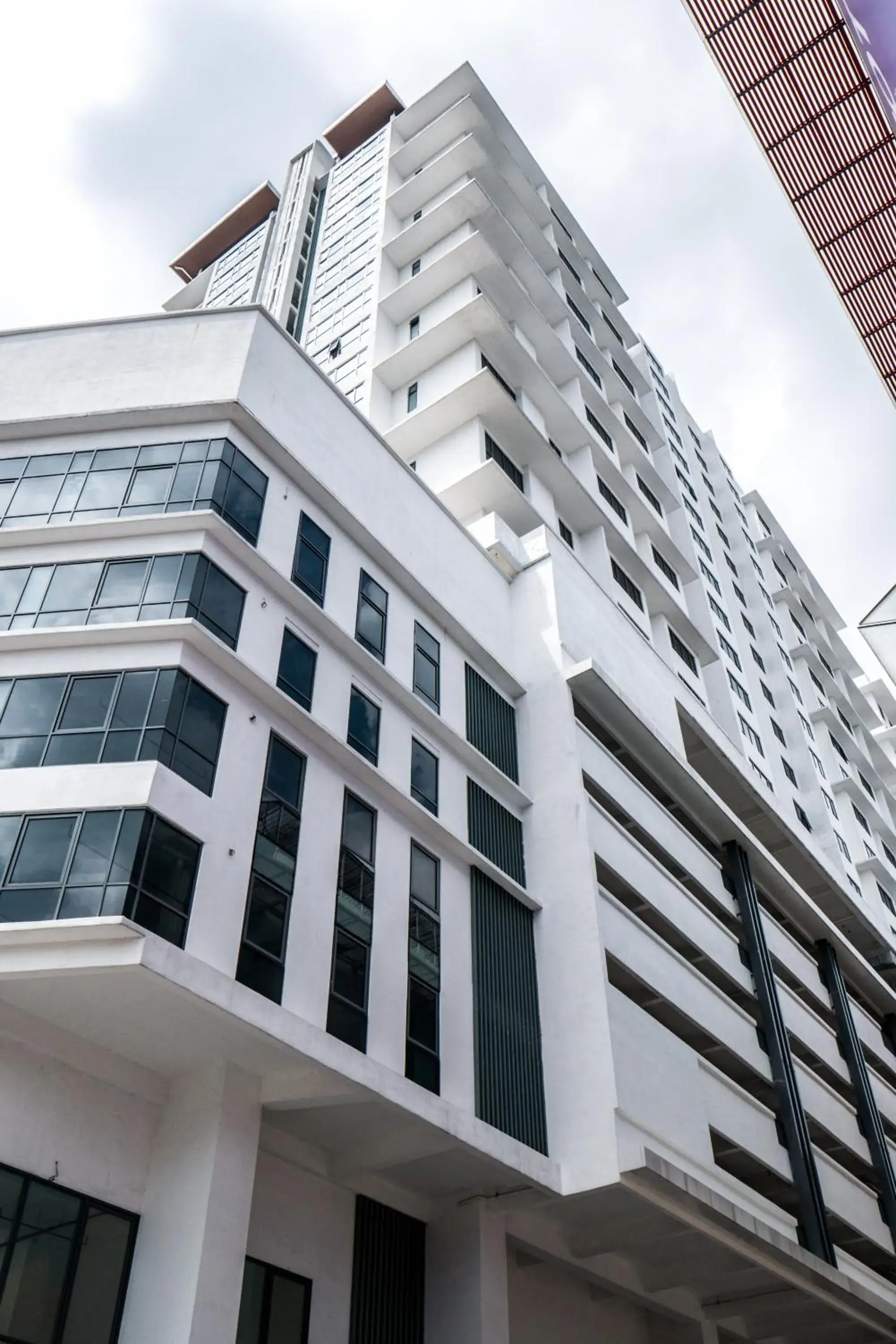 Property building in Damen Subang by Widebed Property building in Damen Subang by Widebed