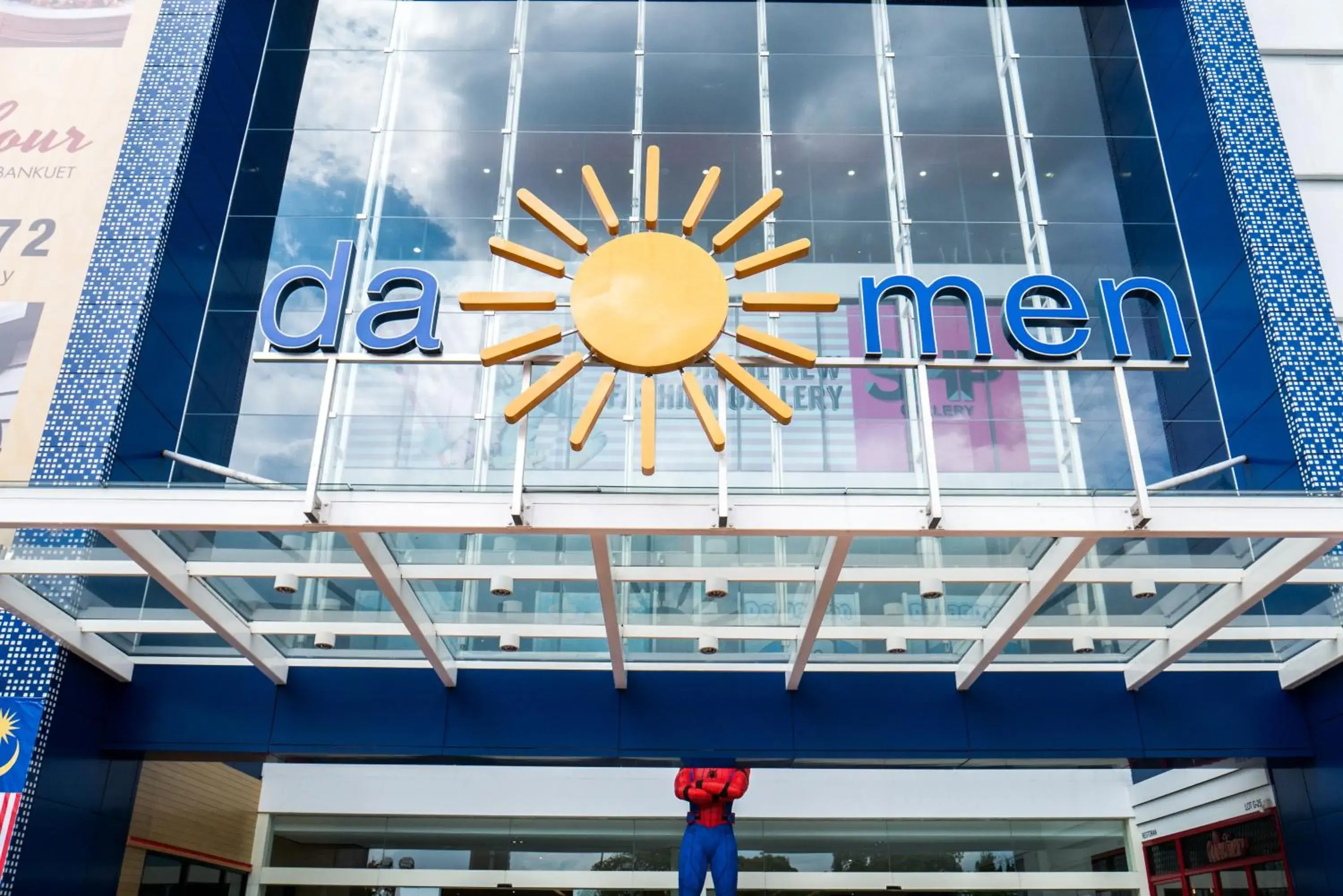 Property building in Damen Subang by Widebed Property building in Damen Subang by Widebed