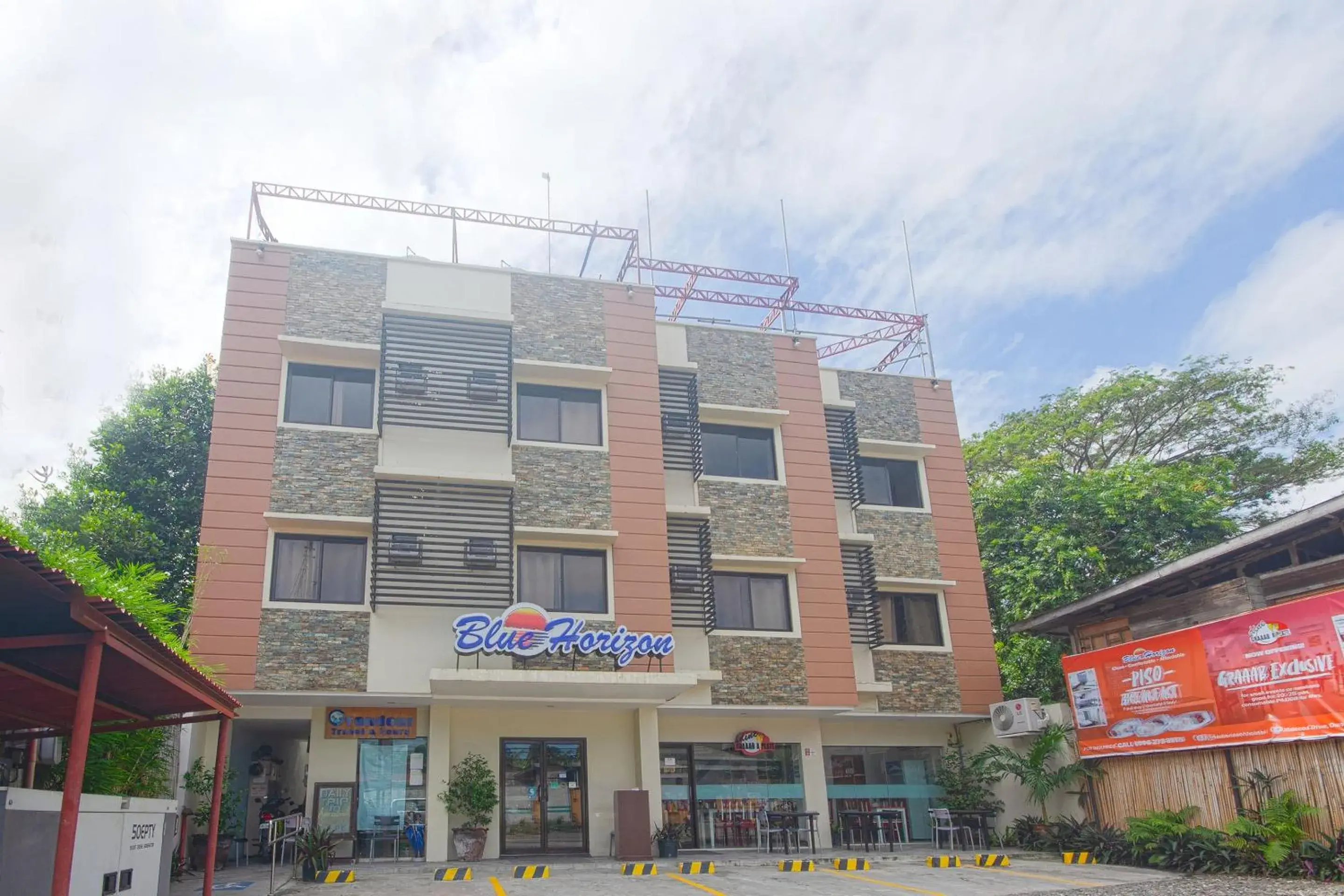 Facade/entrance in OYO 567 Blue Horizon Hostel Facade/entrance in OYO 567 Blue Horizon Hostel