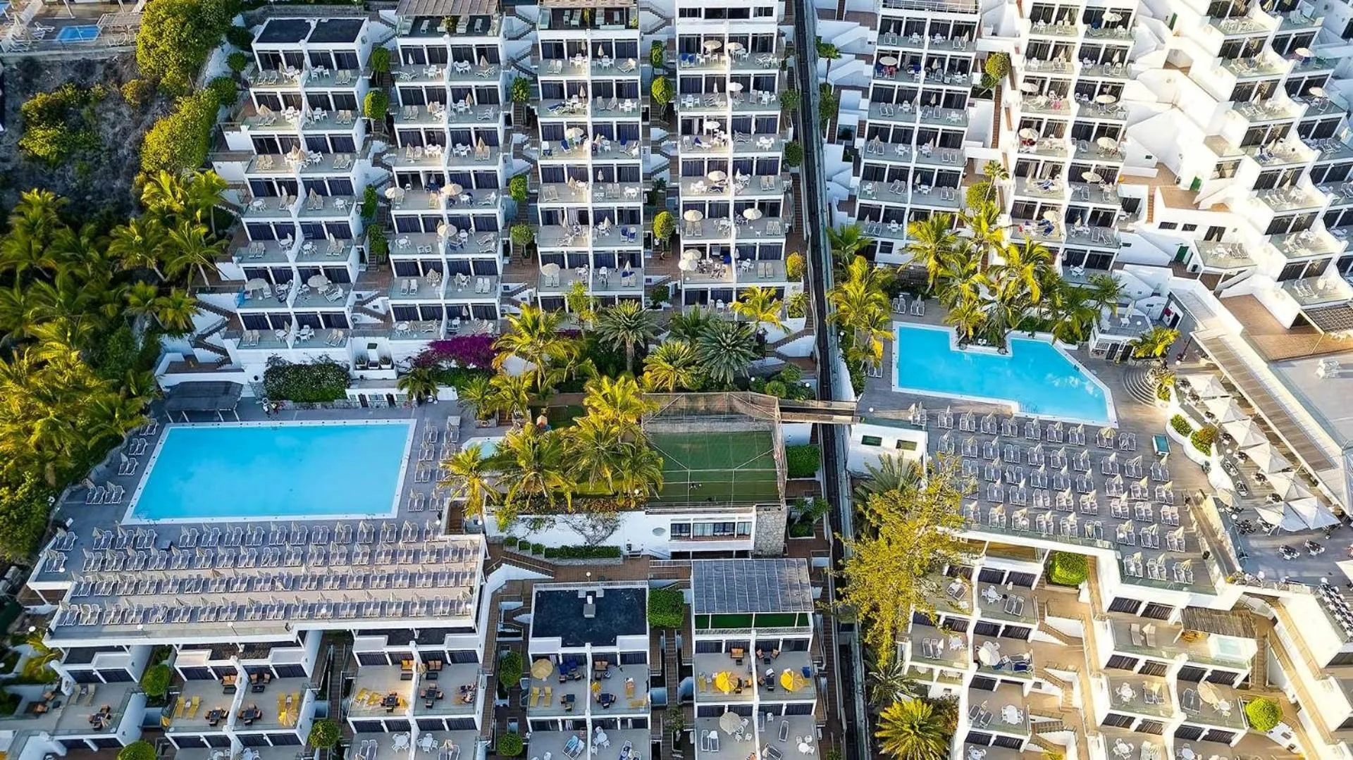 Property building in Servatur Altamar