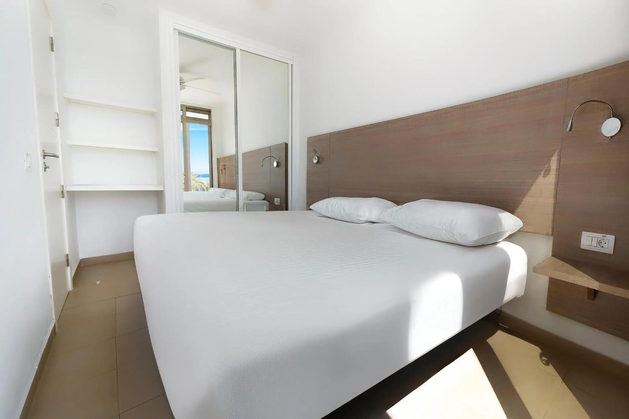 Photo of the whole room, Bed in Servatur Altamar