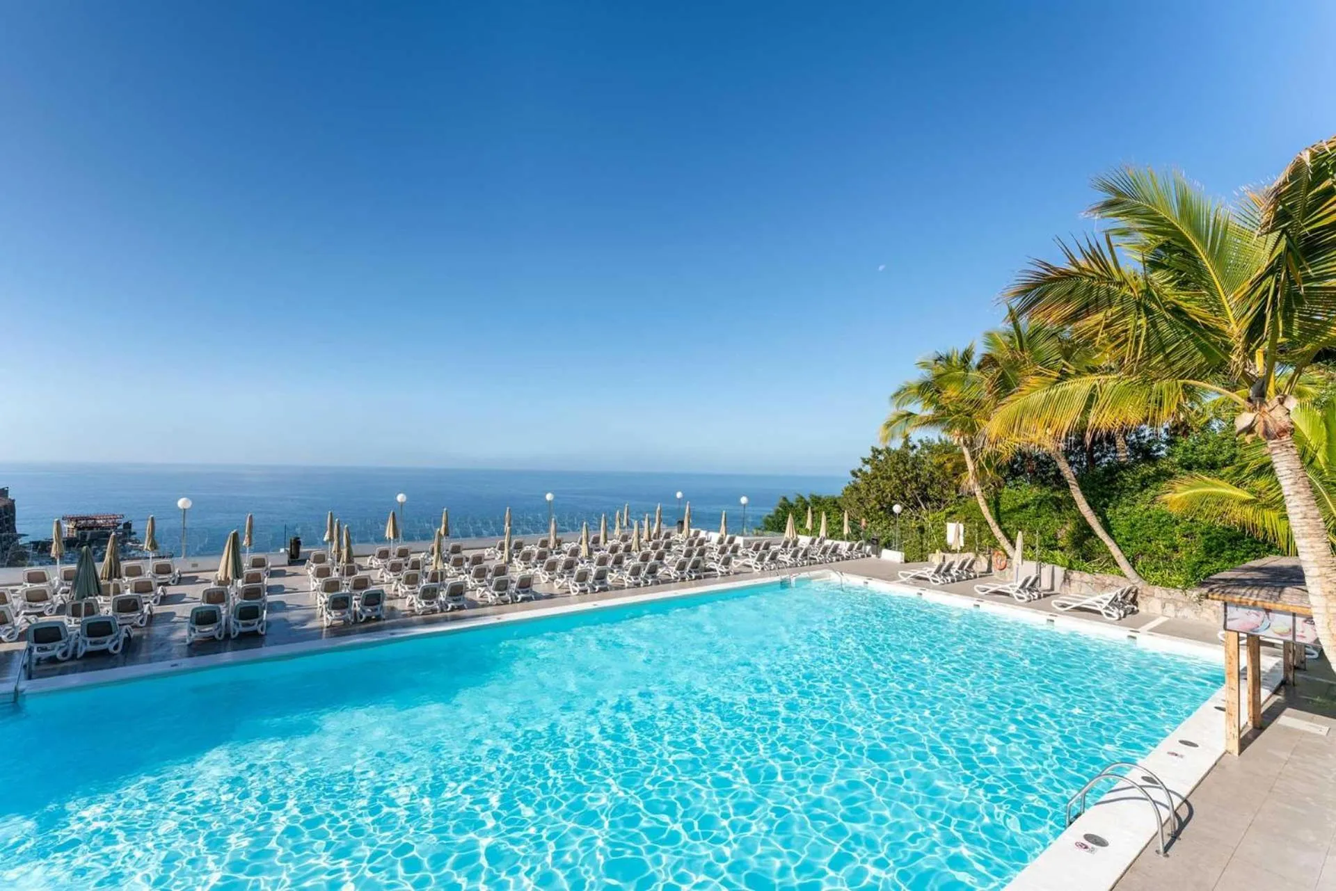 Swimming pool in Servatur Altamar