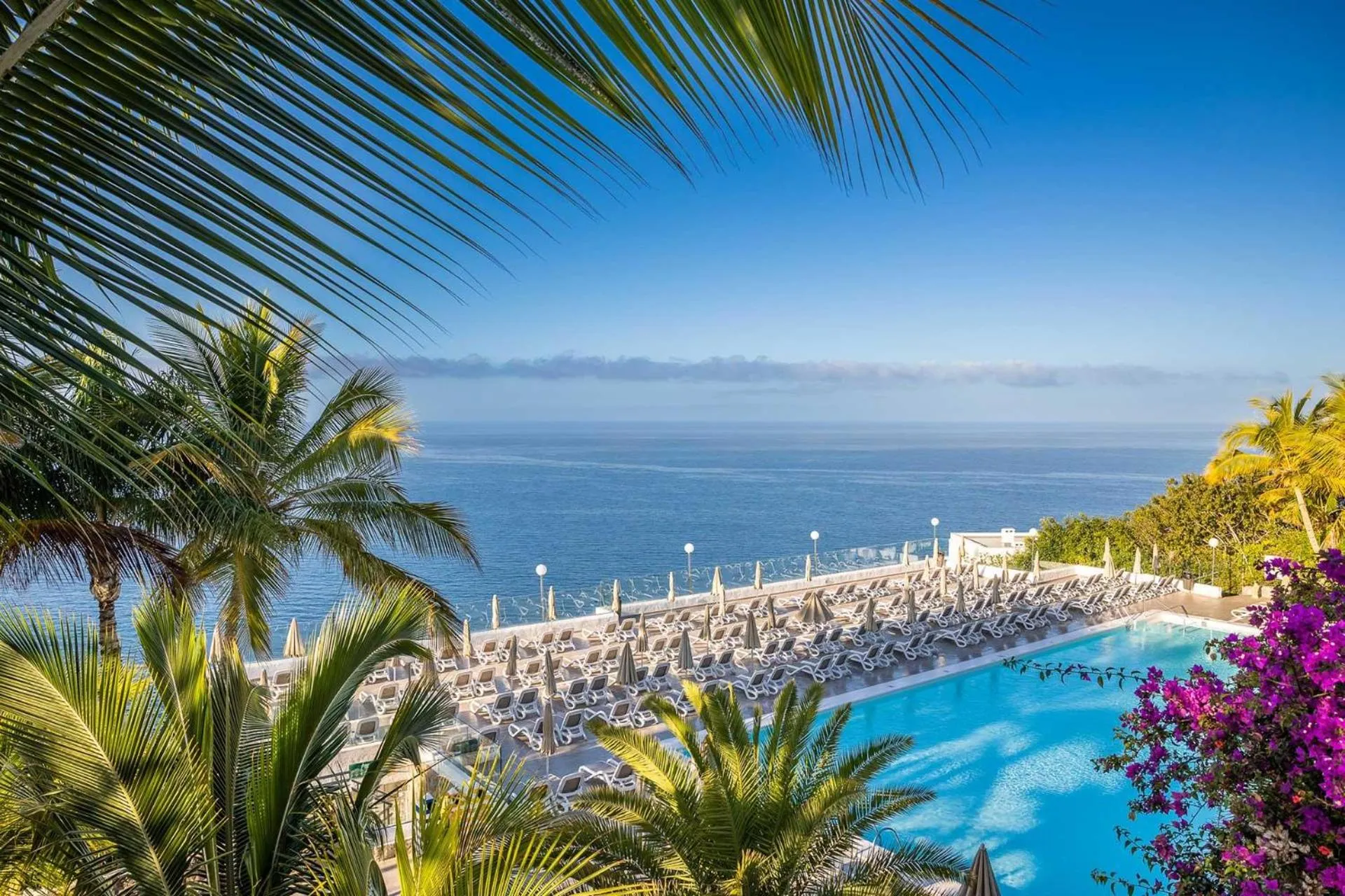 Swimming pool in Servatur Altamar