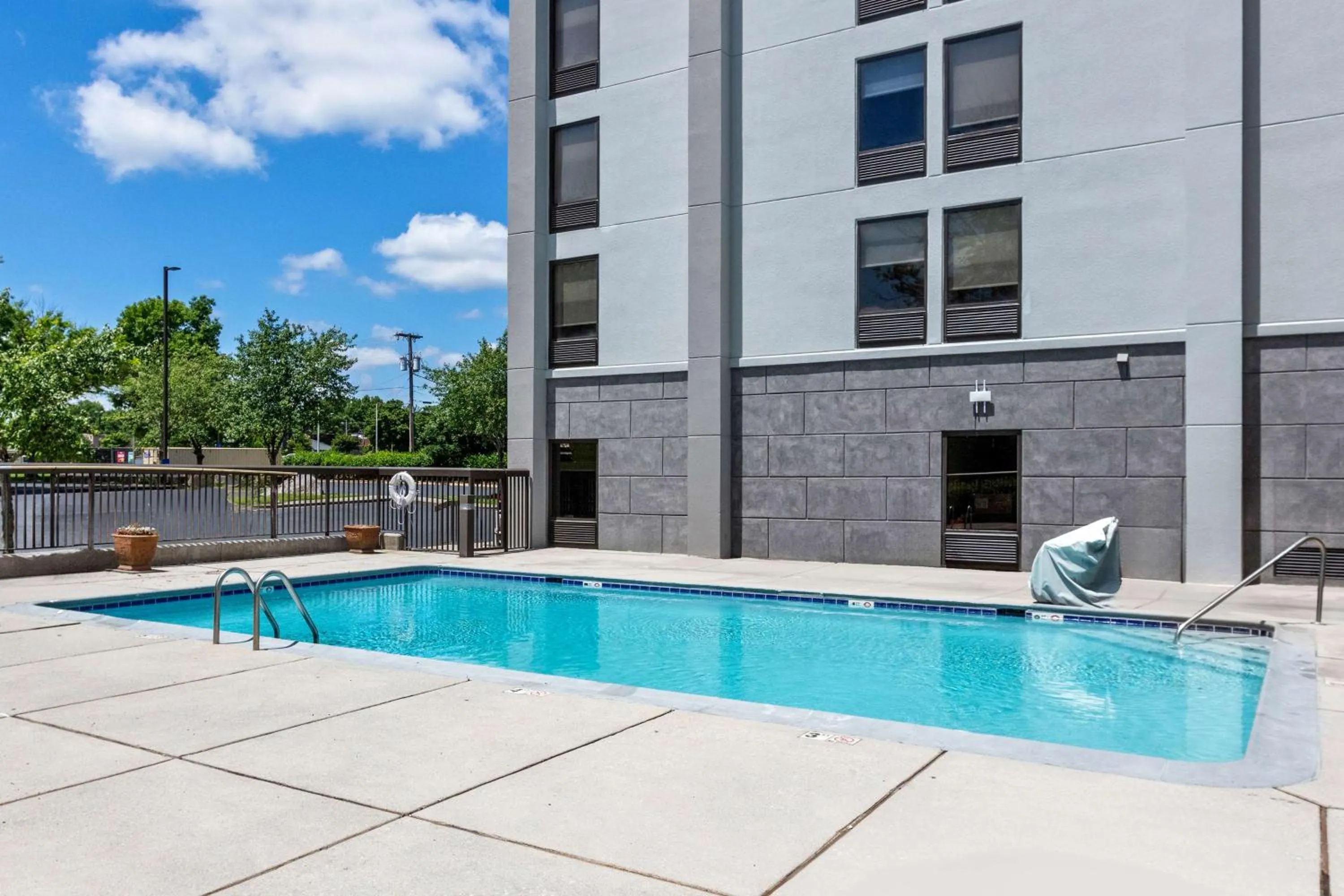 Pool view in Hampton Inn Knoxville-Airport