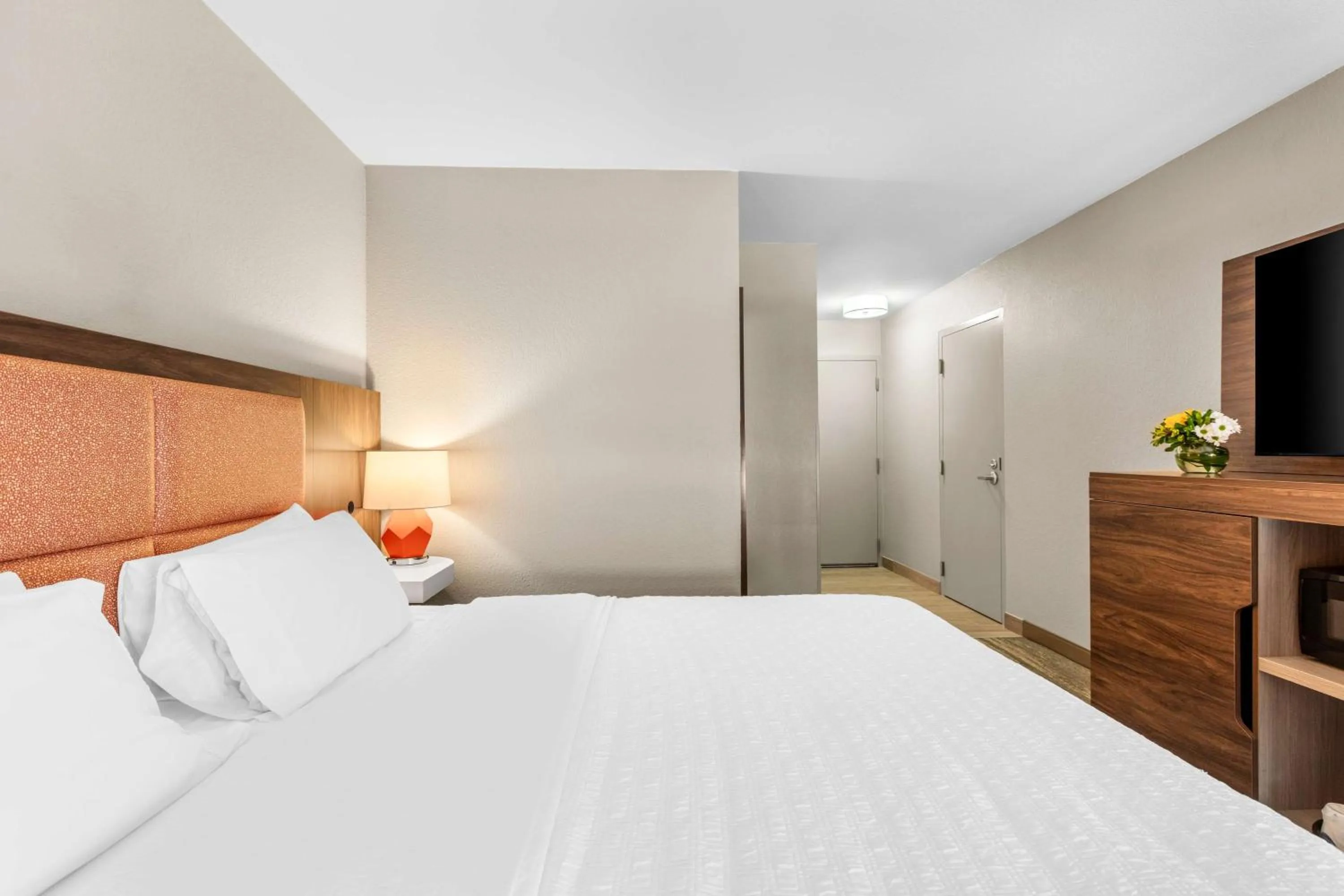 Bed in Hampton Inn Knoxville-Airport