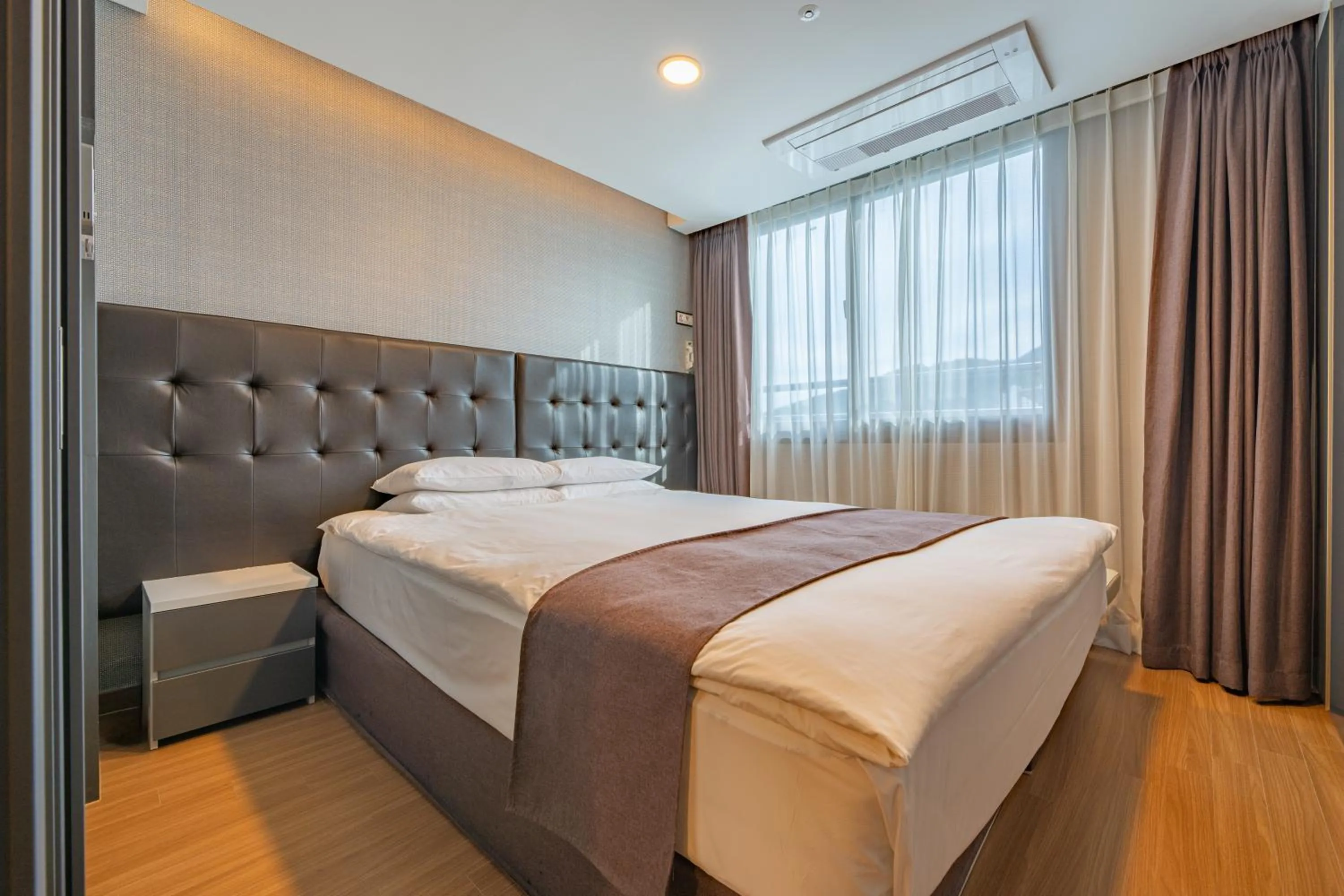 Bedroom, Bed in Hotel Stayon