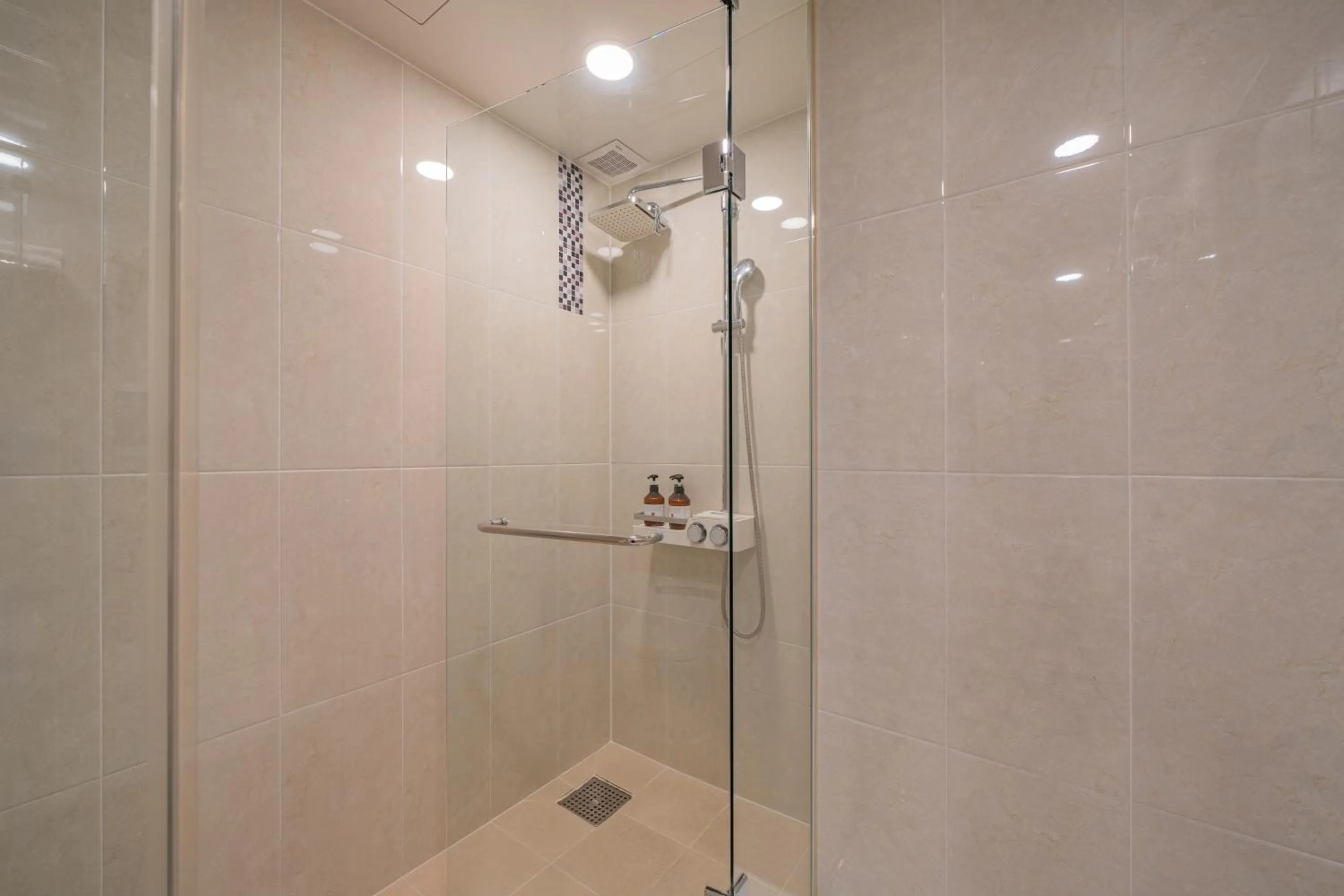 Shower in Hotel Stayon