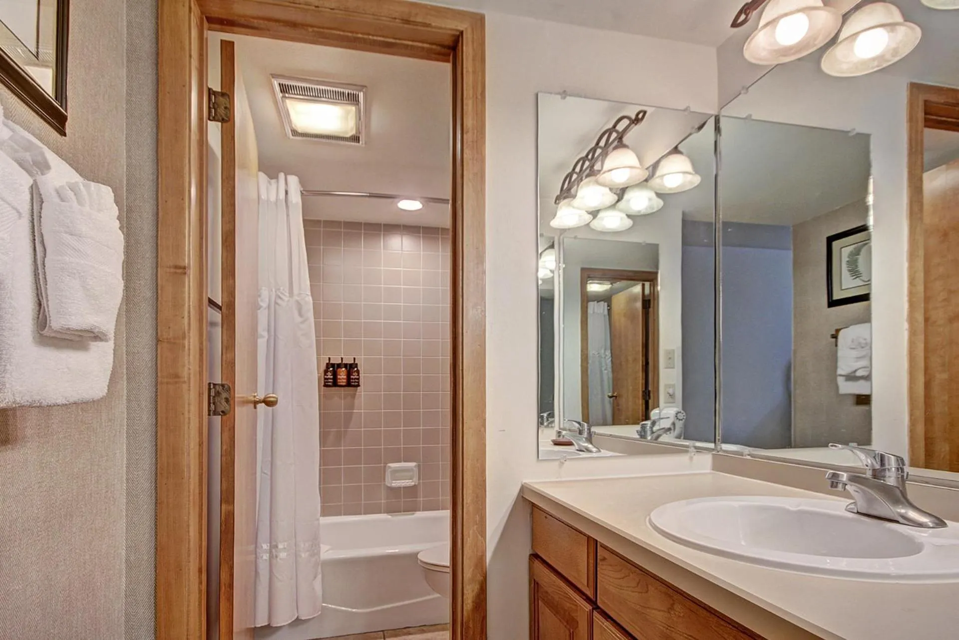 Bathroom in VS643 Square Condo