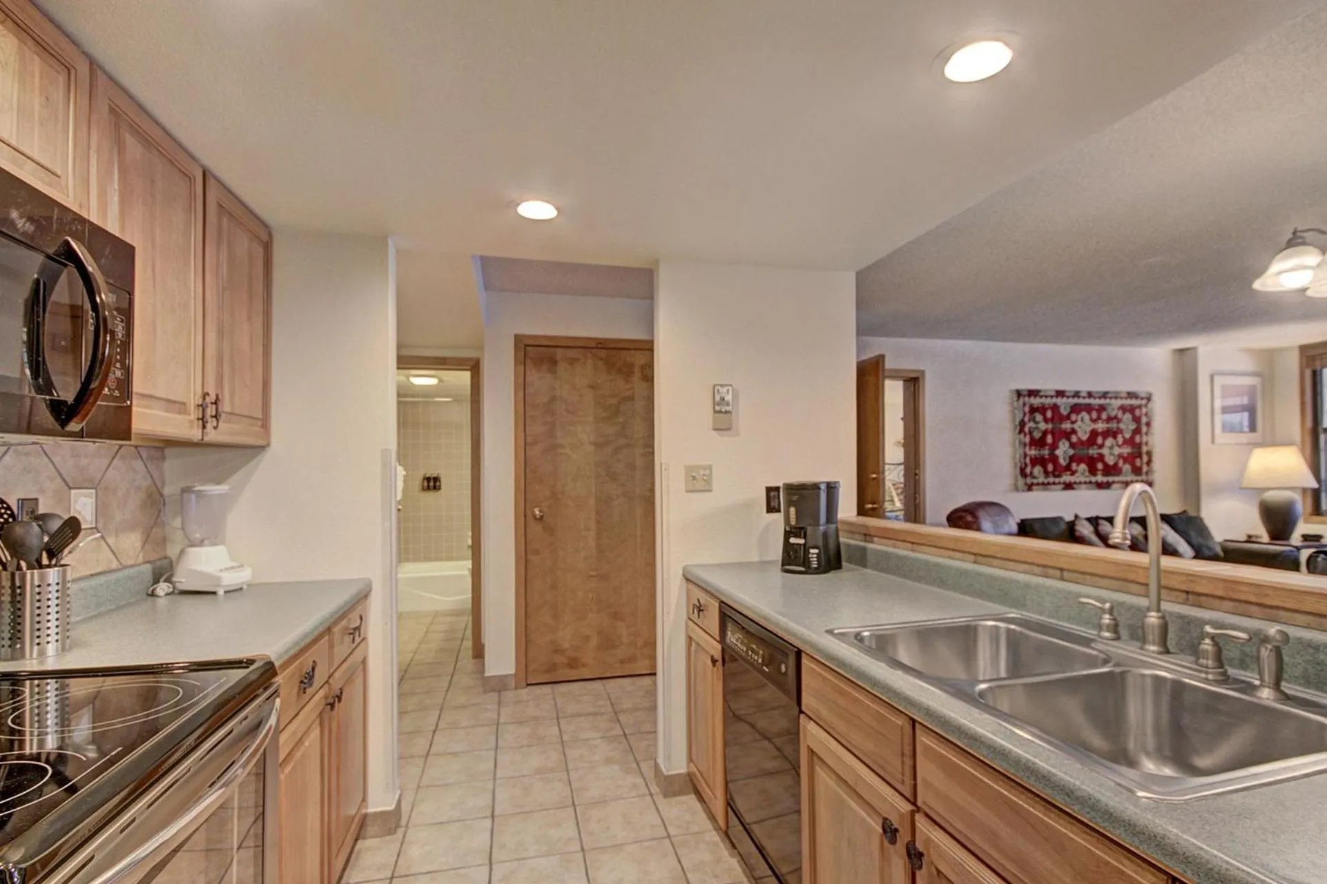 Kitchen or kitchenette in VS643 Square Condo