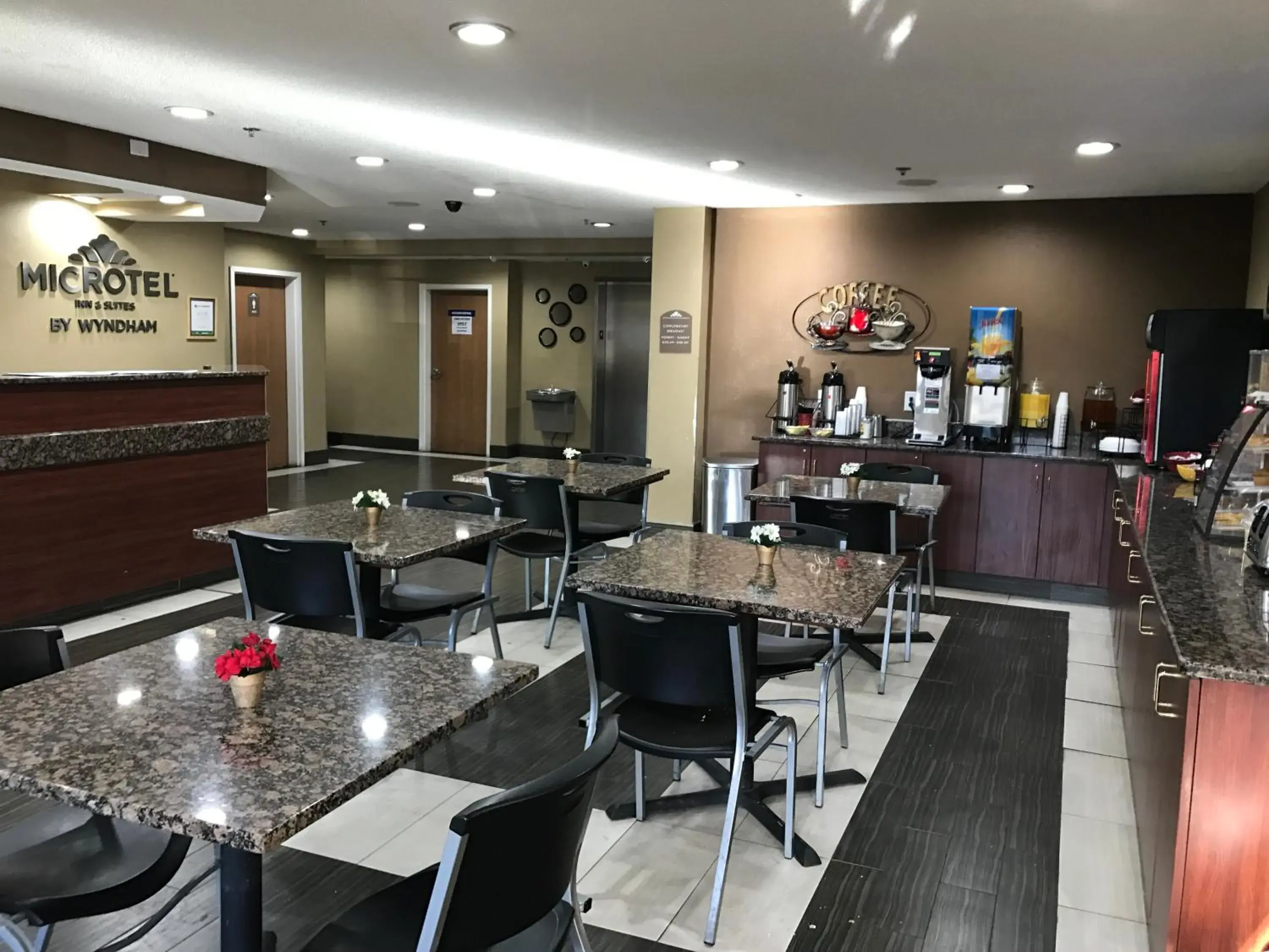 Restaurant/places to eat in Microtel Inn & Suites by Wyndham Lithonia/Stone Mountain Restaurant/places to eat in Microtel Inn & Suites by Wyndham Lithonia/Stone Mountain