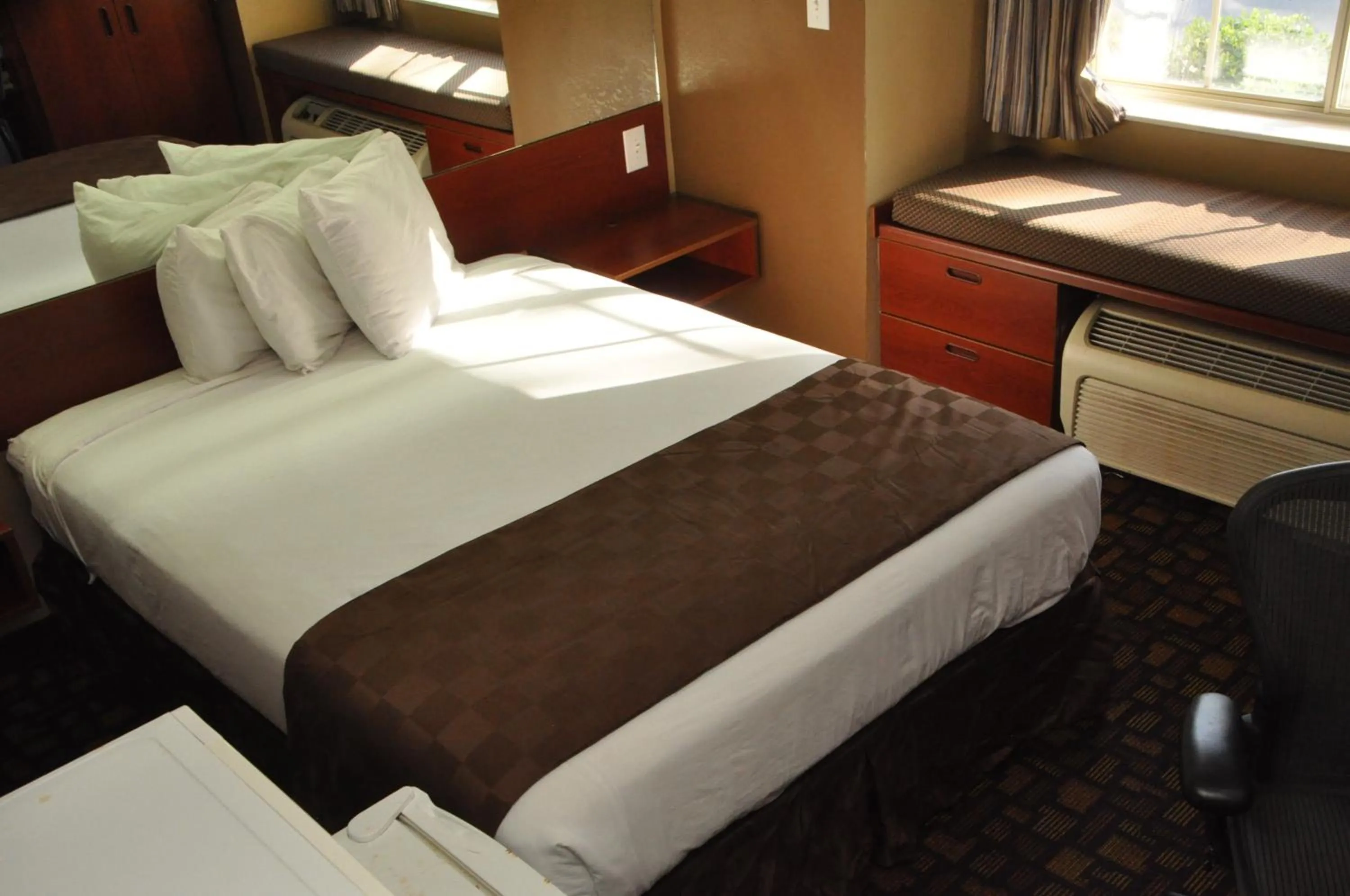 Bed in Microtel Inn & Suites by Wyndham Lithonia/Stone Mountain