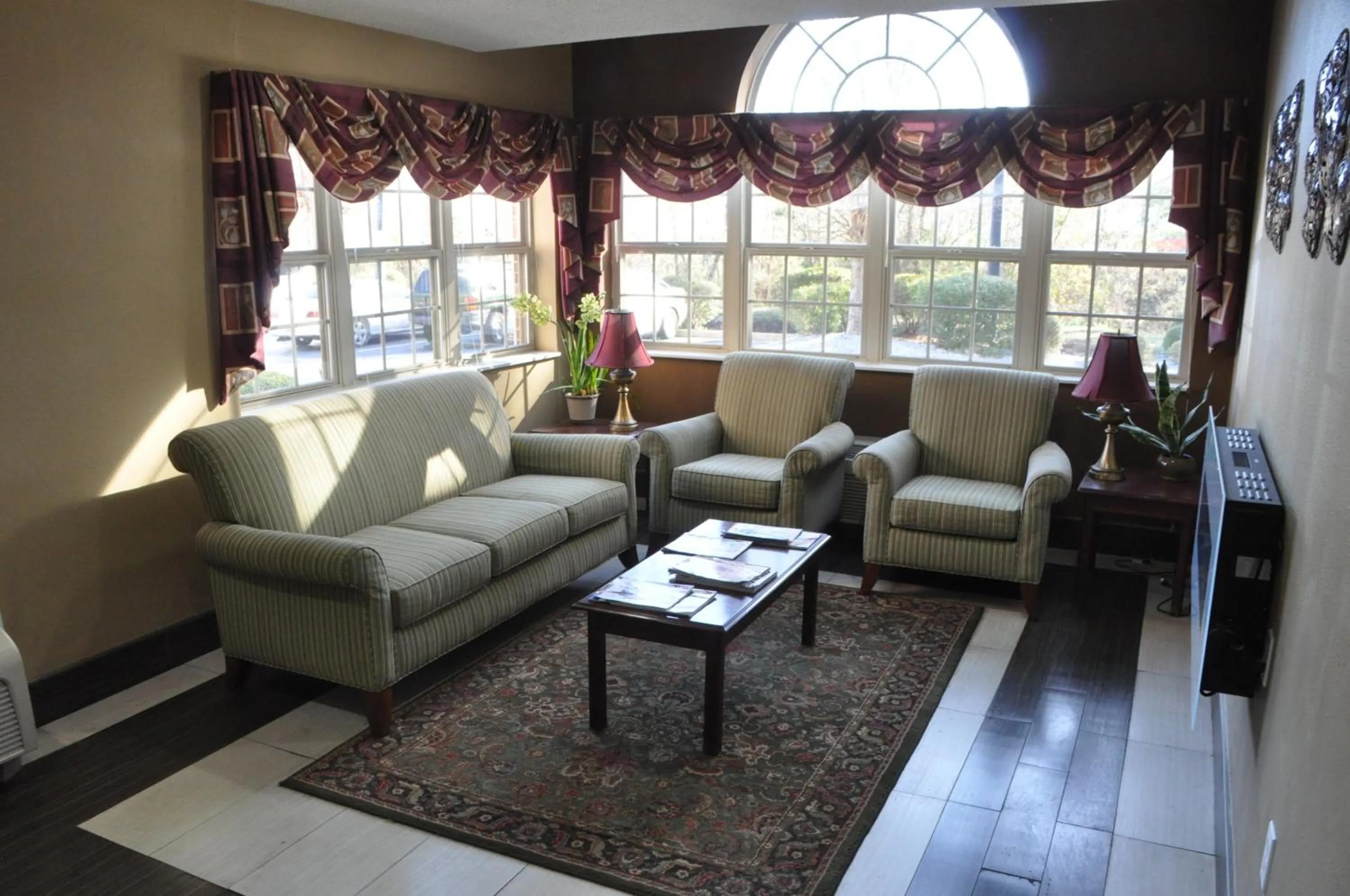 Lobby or reception in Microtel Inn & Suites by Wyndham Lithonia/Stone Mountain