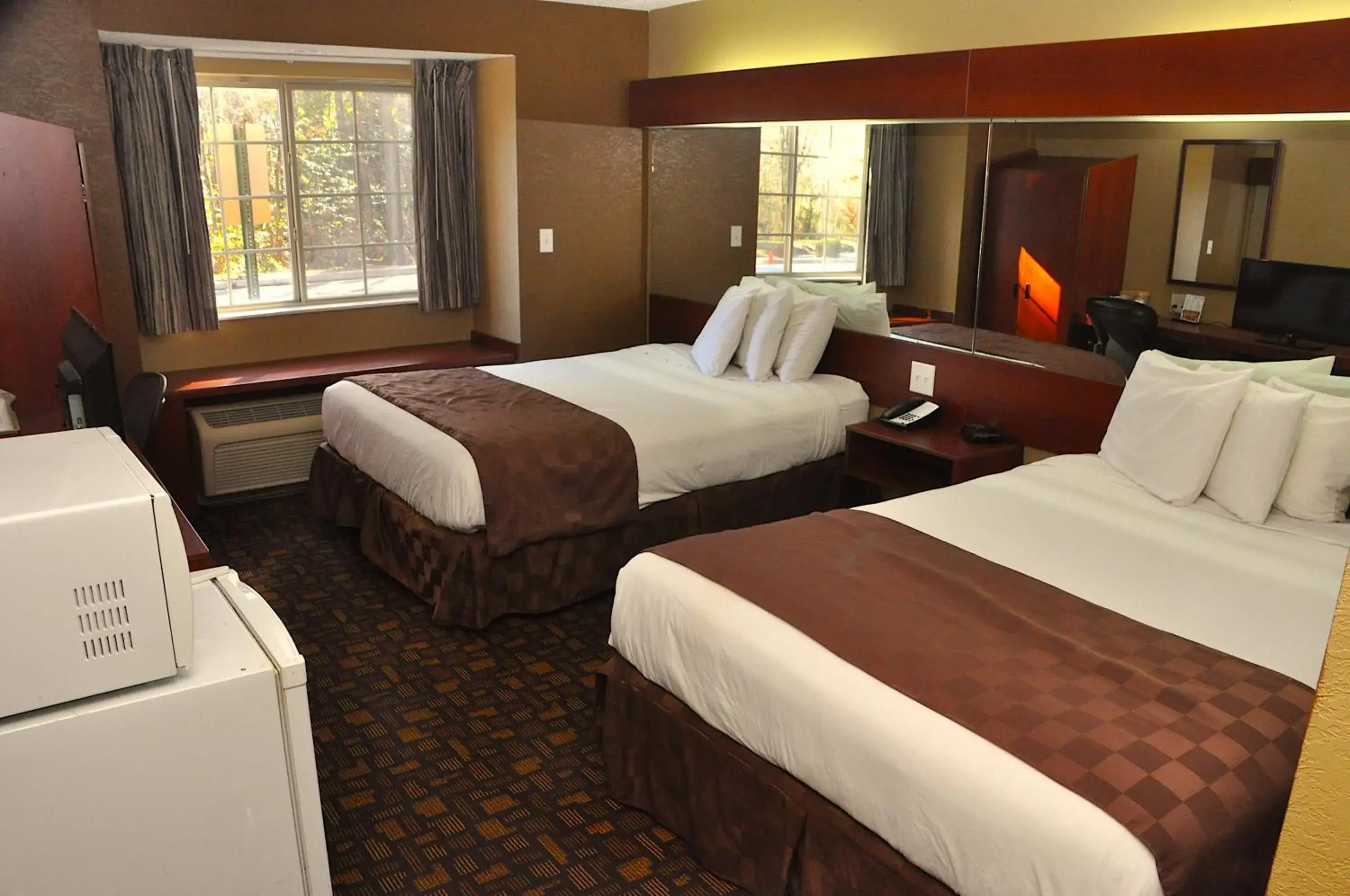 Bed in Microtel Inn & Suites by Wyndham Lithonia/Stone Mountain Bed in Microtel Inn & Suites by Wyndham Lithonia/Stone Mountain