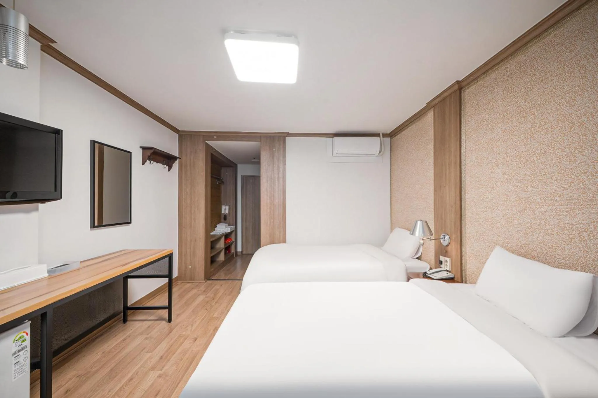 Bedroom, Bed in Changwon Olympic Hotel