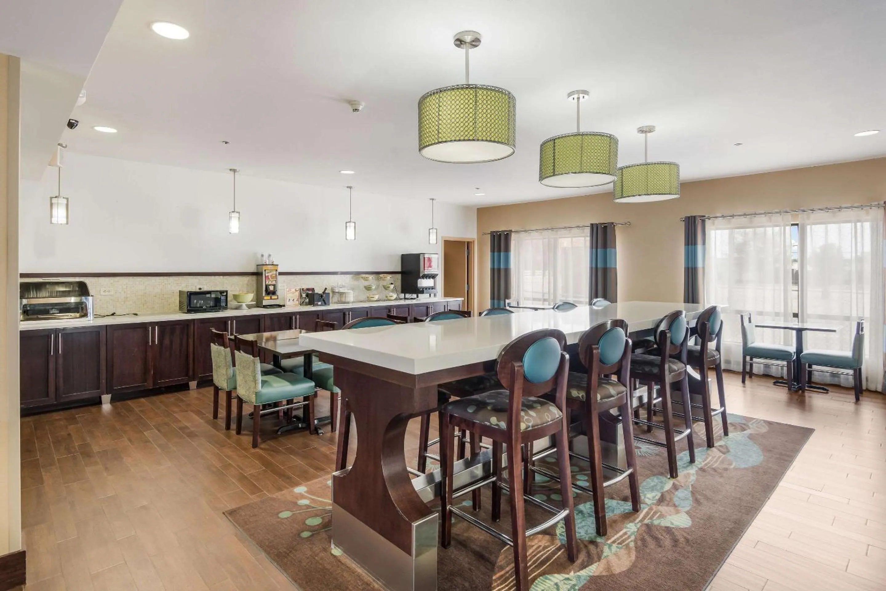 Breakfast in Quality Inn & Suites Quincy - Downtown