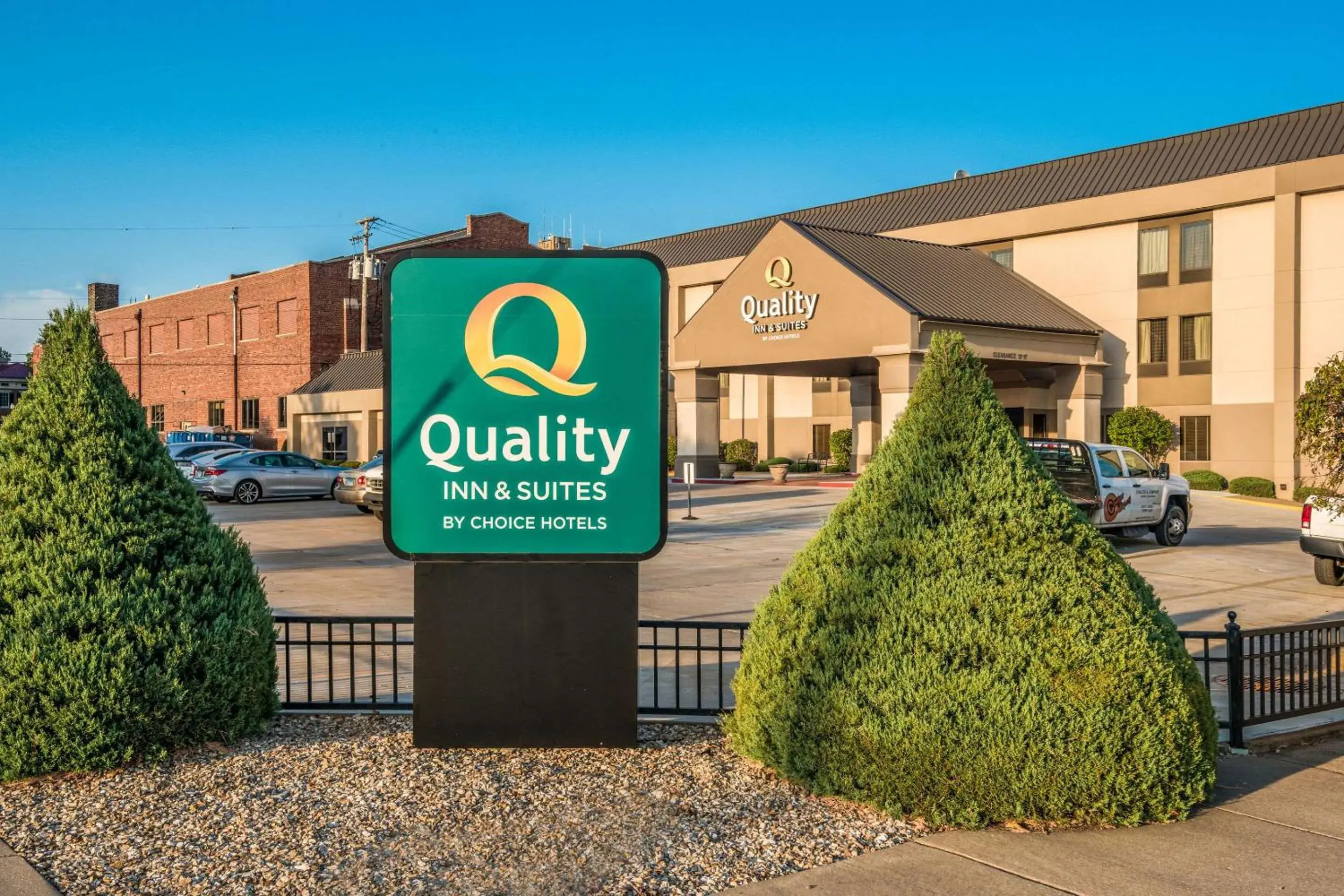 Property building in Quality Inn & Suites Quincy - Downtown Property building in Quality Inn & Suites Quincy - Downtown