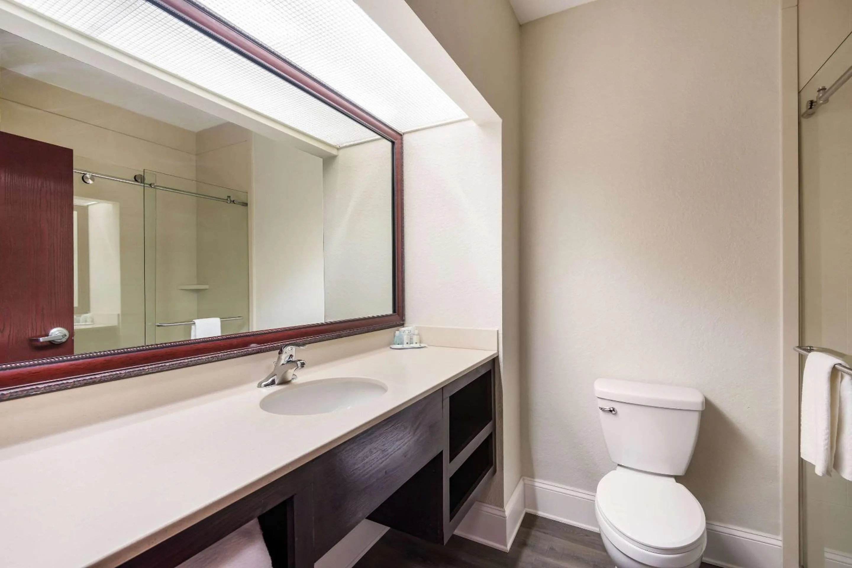 Bedroom in Quality Inn & Suites Quincy - Downtown