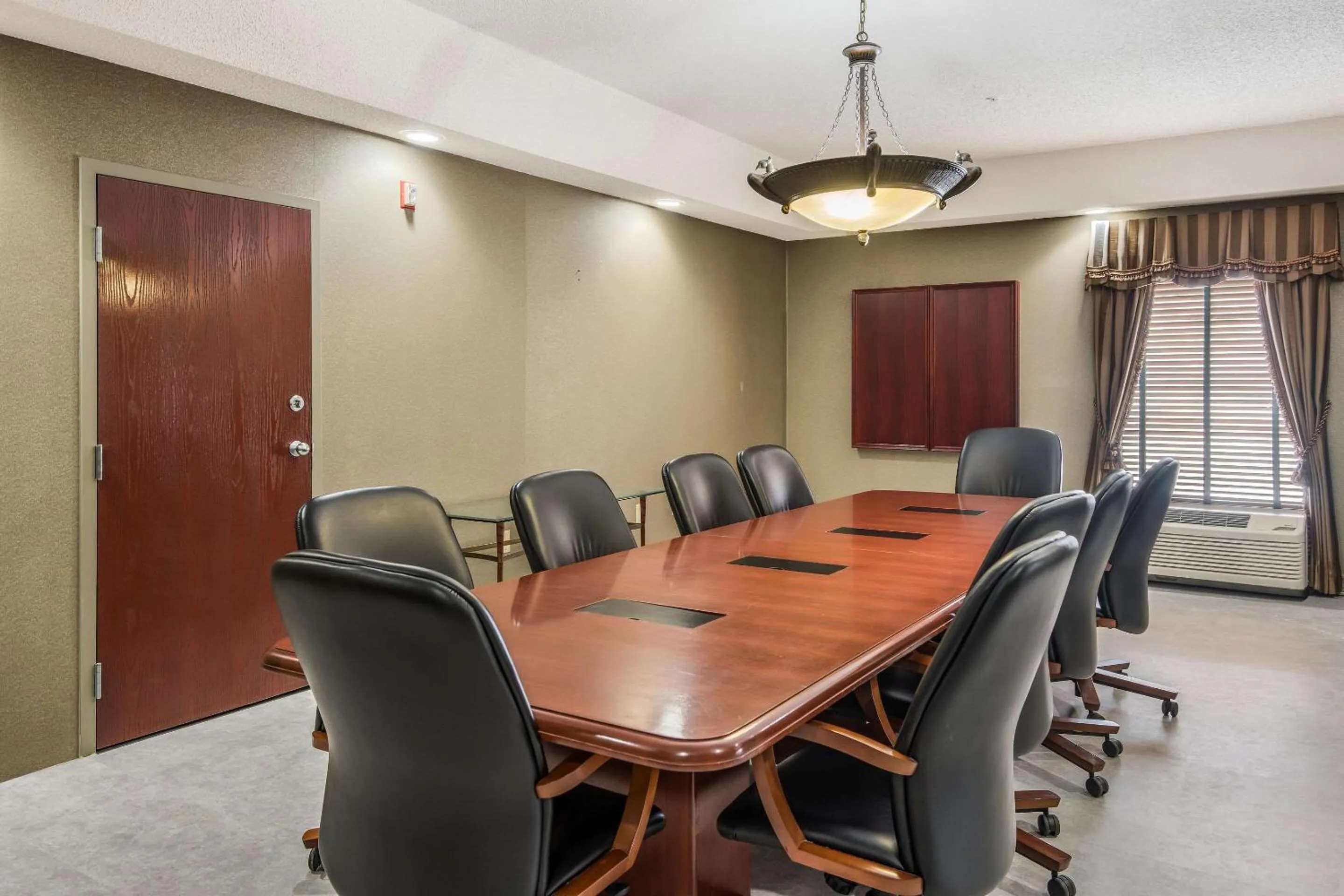 Business facilities in Quality Inn & Suites Quincy - Downtown