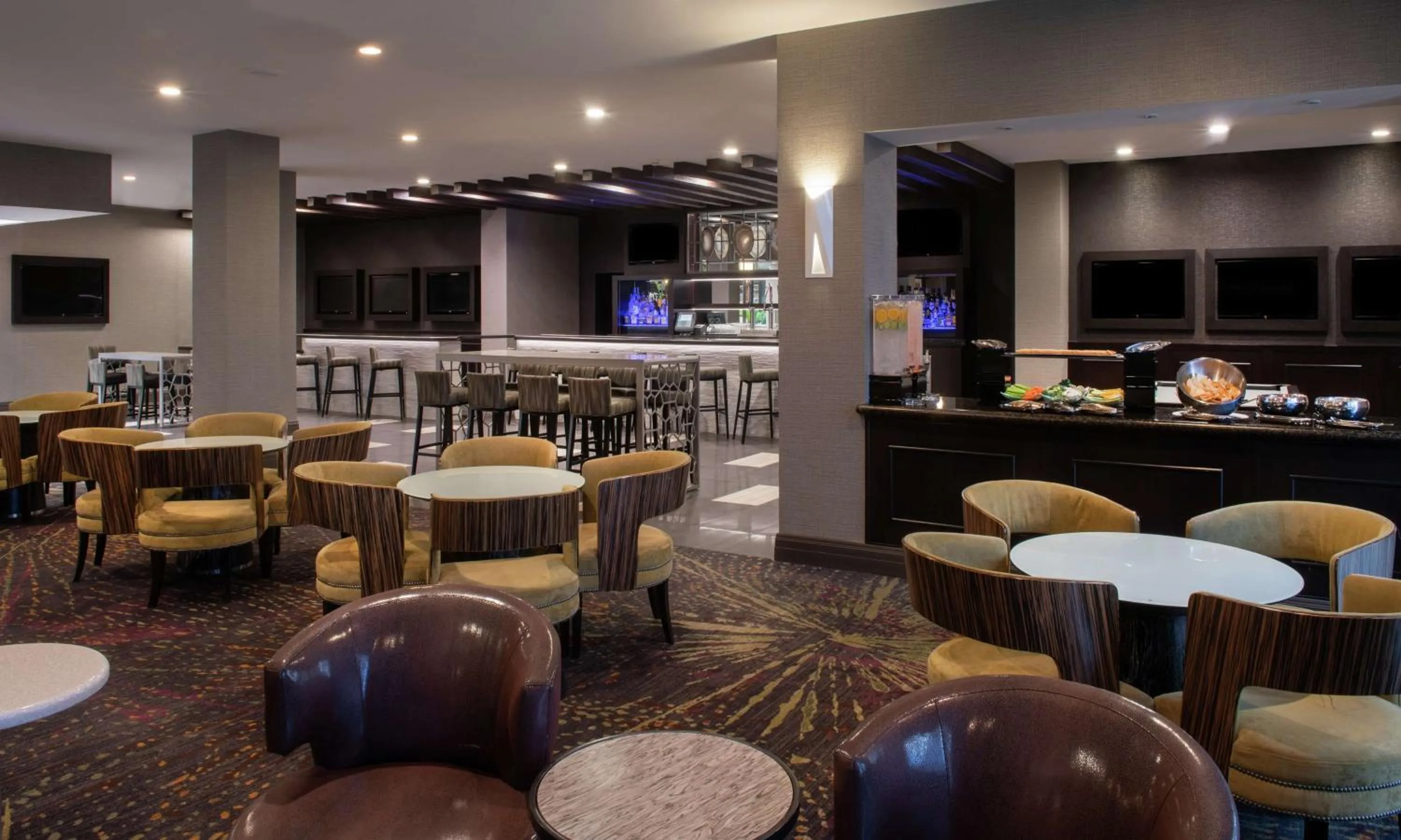 Lounge or bar in Embassy Suites by Hilton Las Vegas