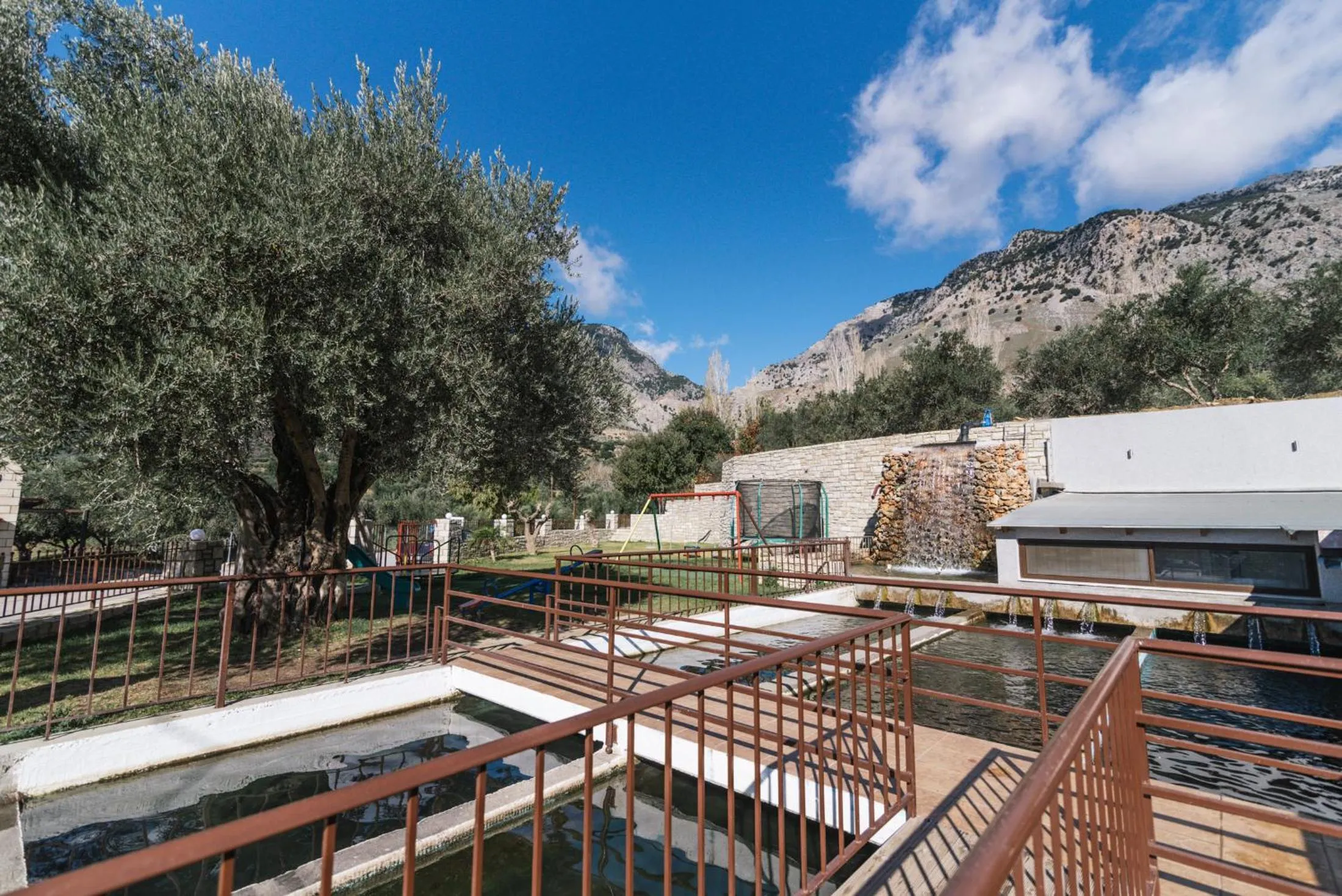 Property building in Idi Hotel