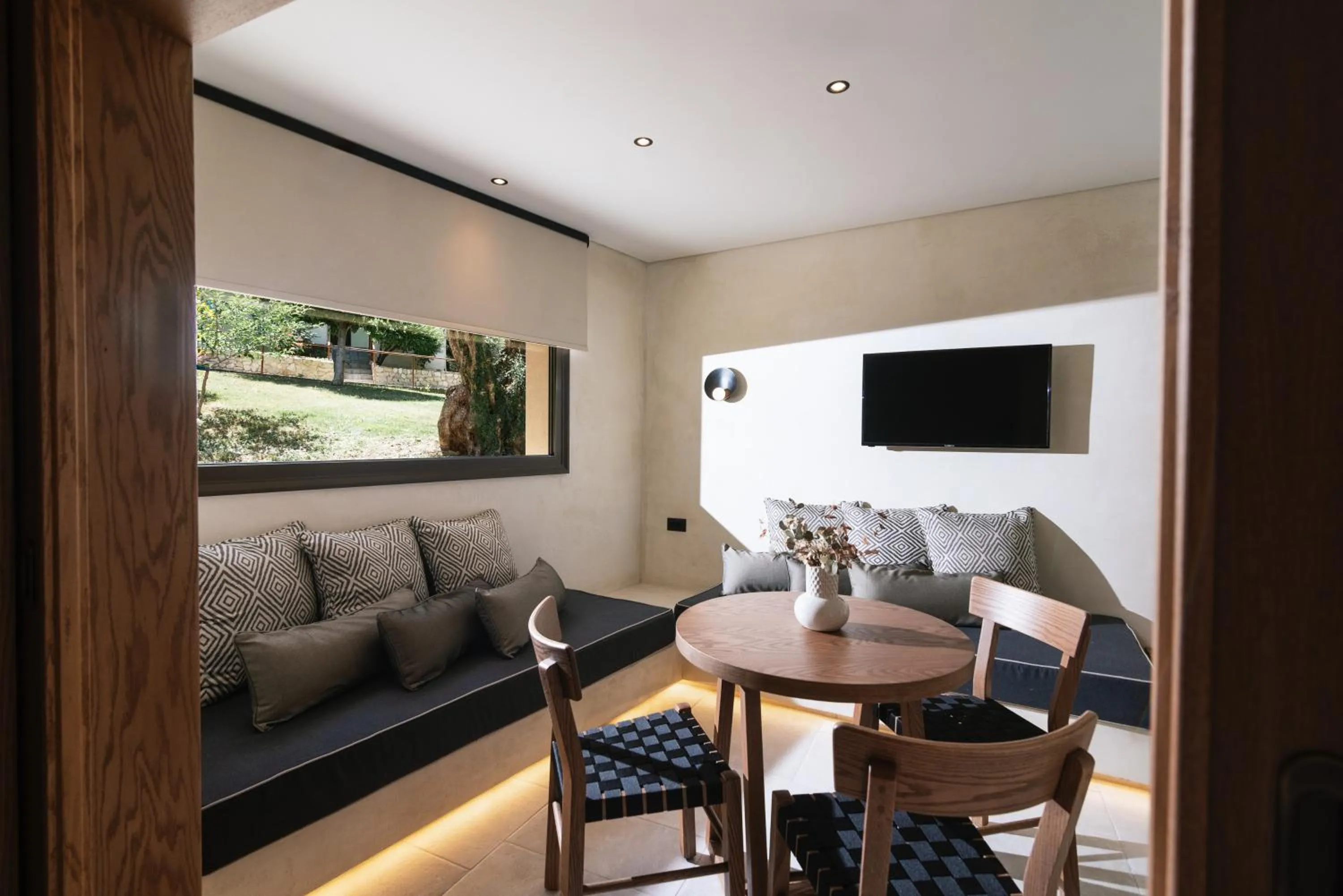 Living room in Idi Hotel