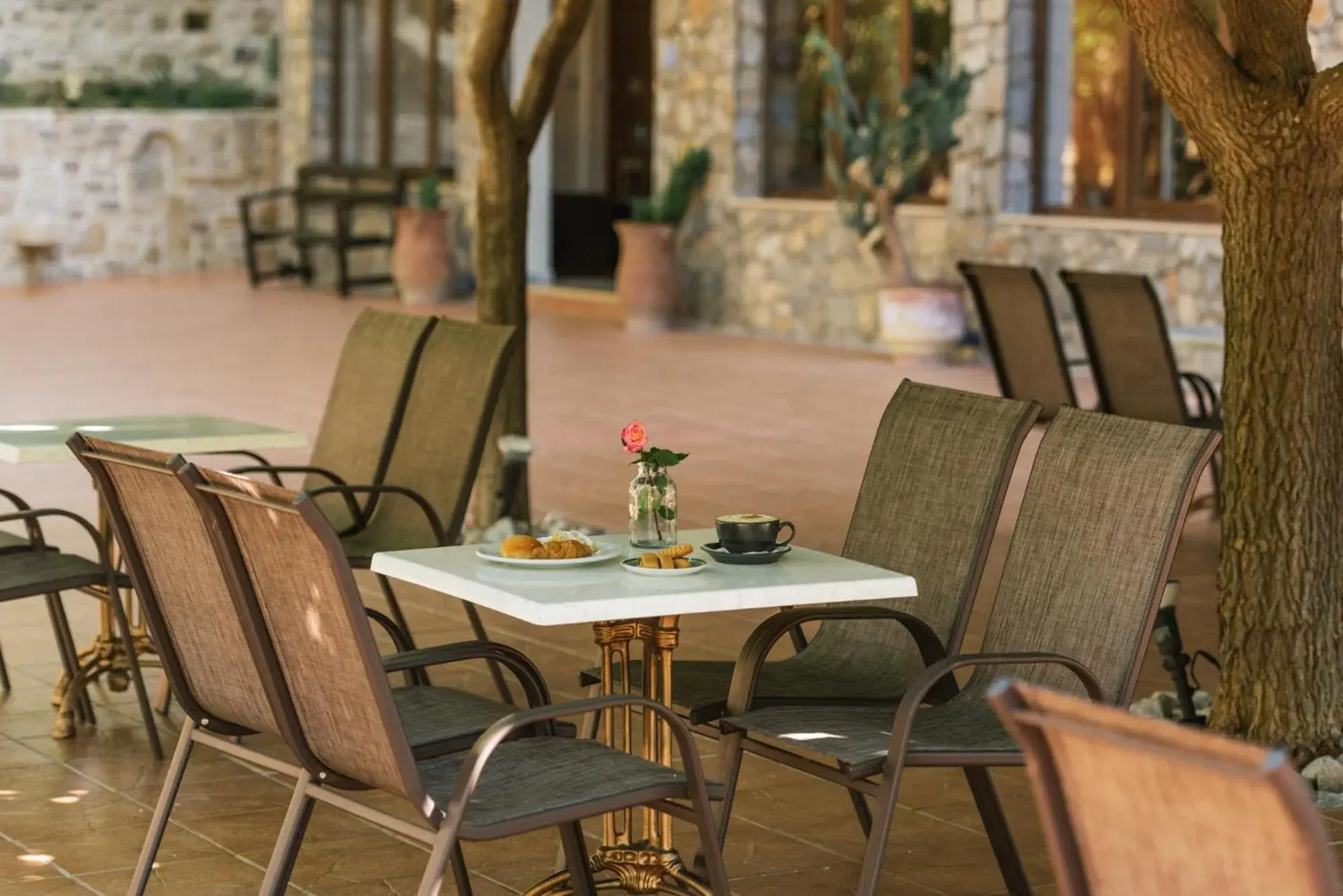 Lounge or bar in Idi Hotel Lounge or bar in Idi Hotel