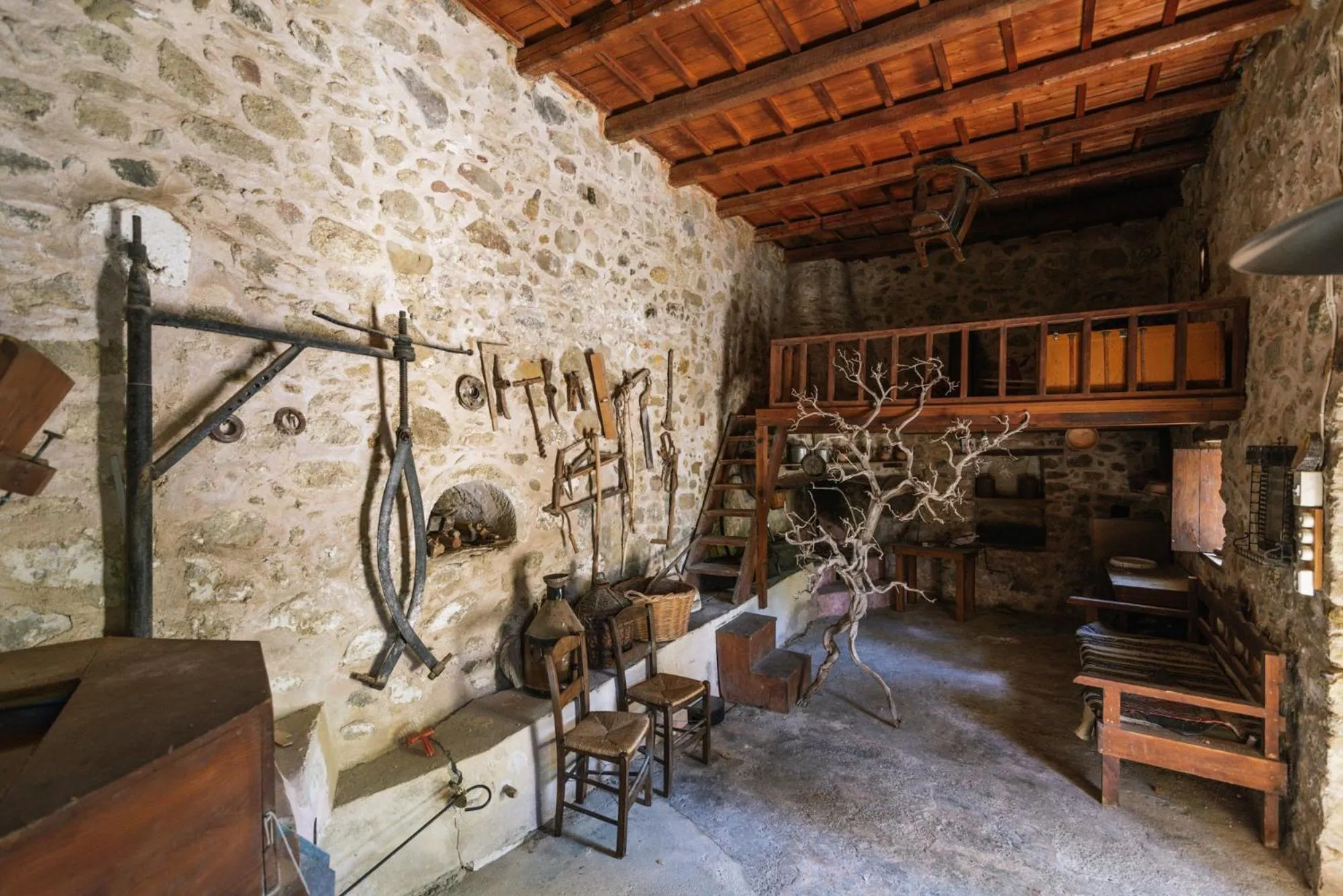 Property building in Idi Hotel