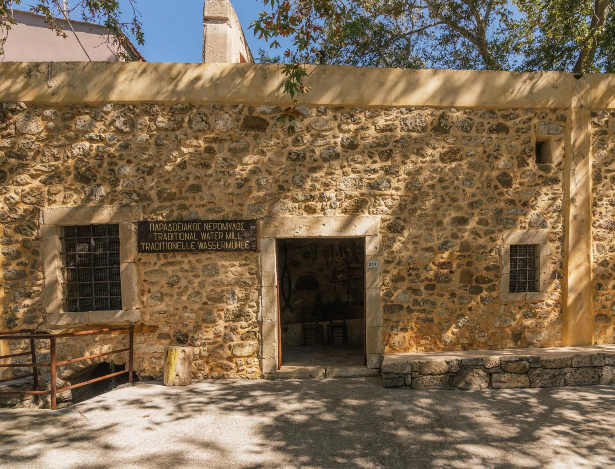 Property building in Idi Hotel