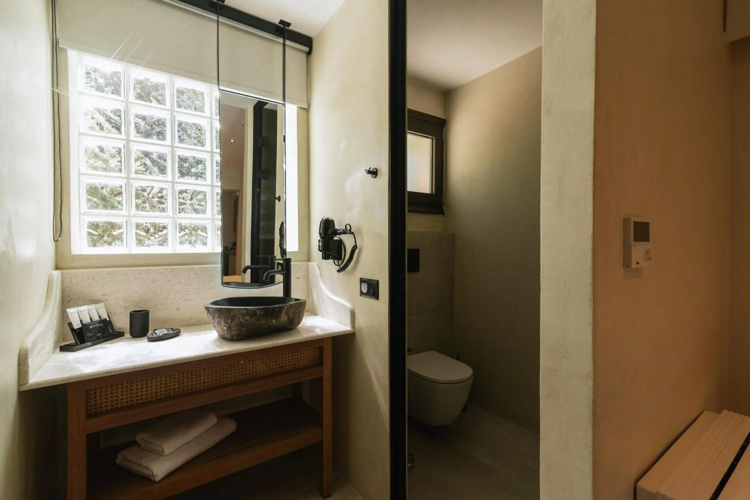 Bathroom in Idi Hotel