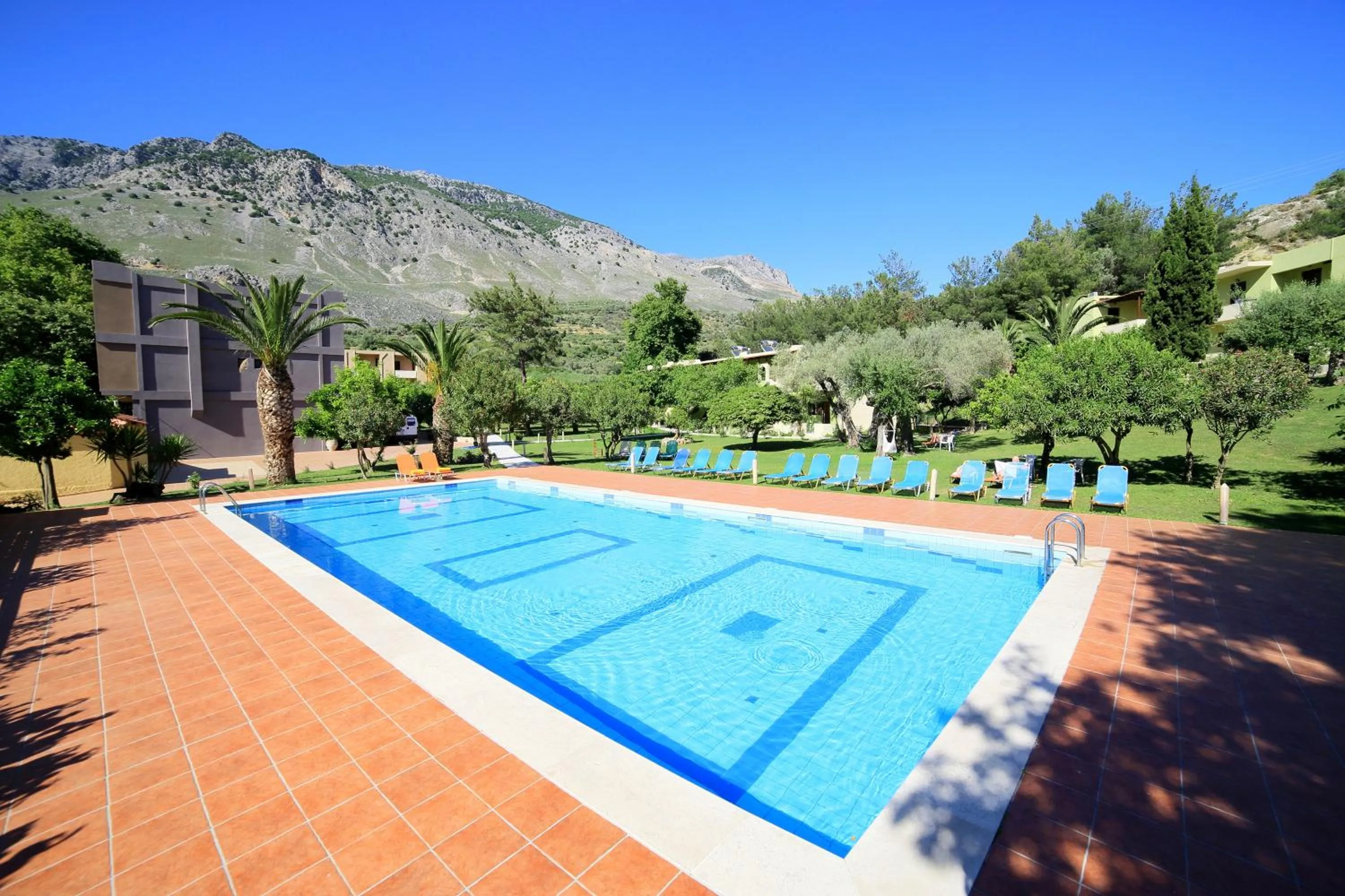 Swimming pool in Idi Hotel