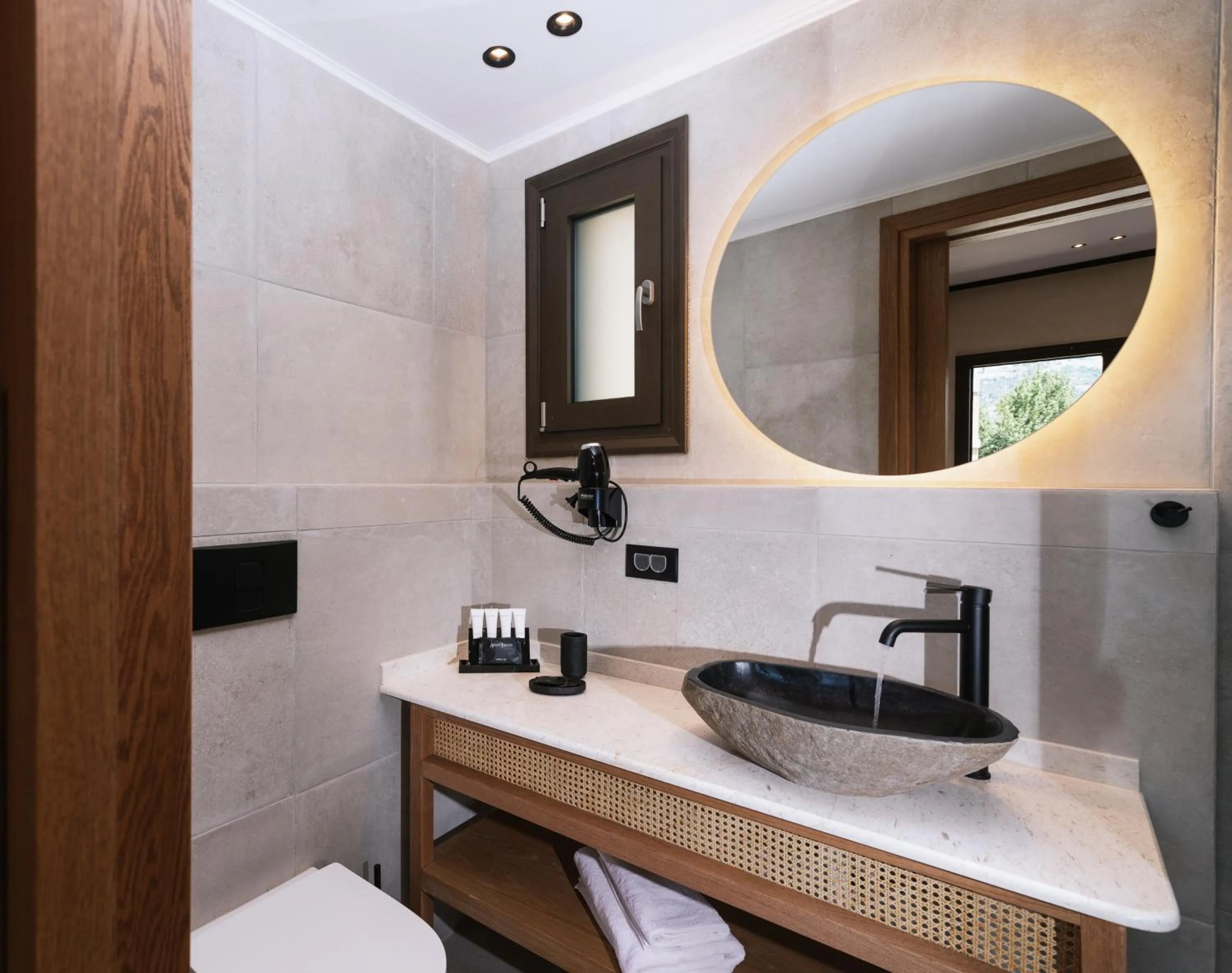 Bathroom in Idi Hotel