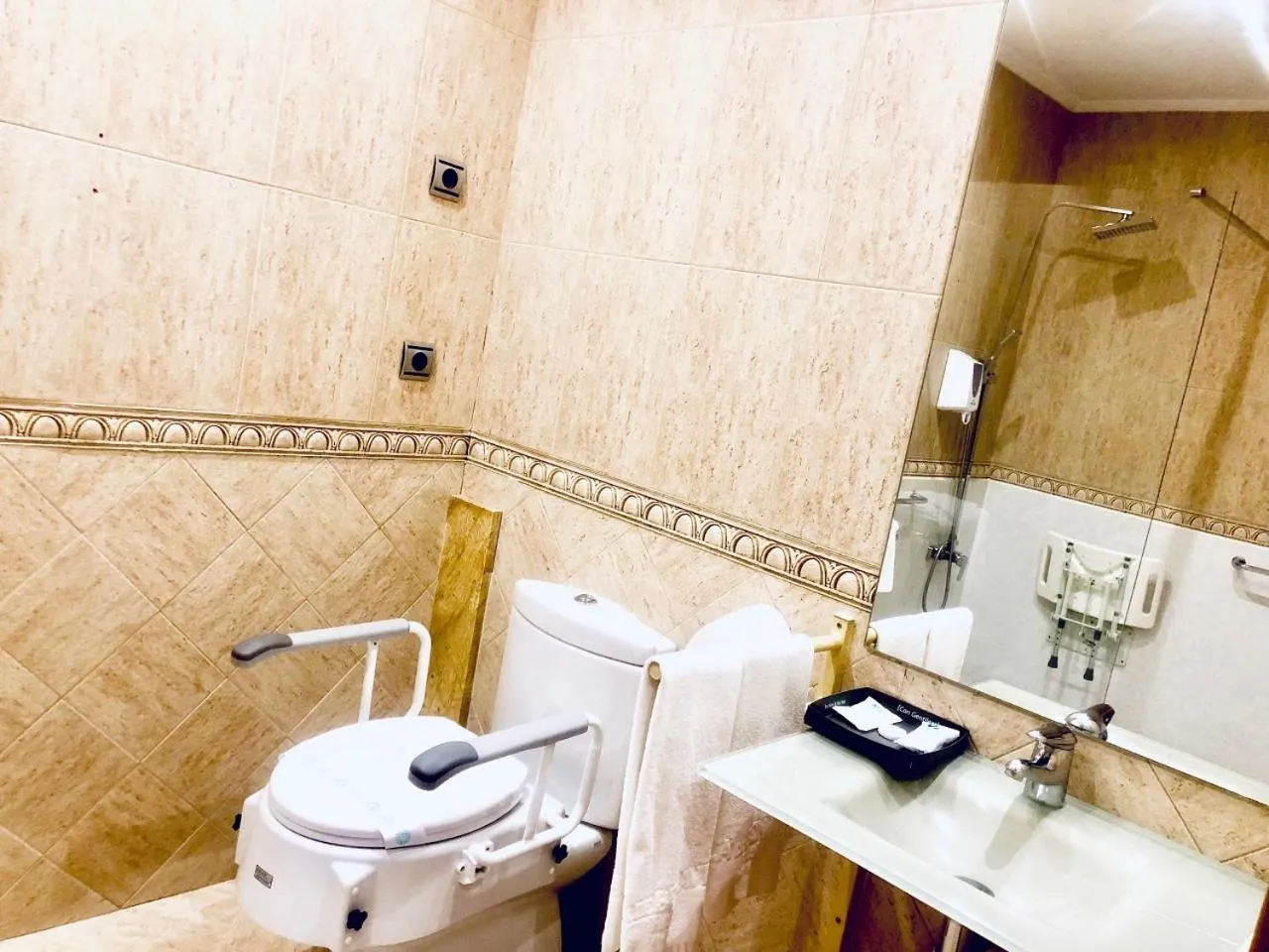 Bathroom in Hotel Villa de Benavente