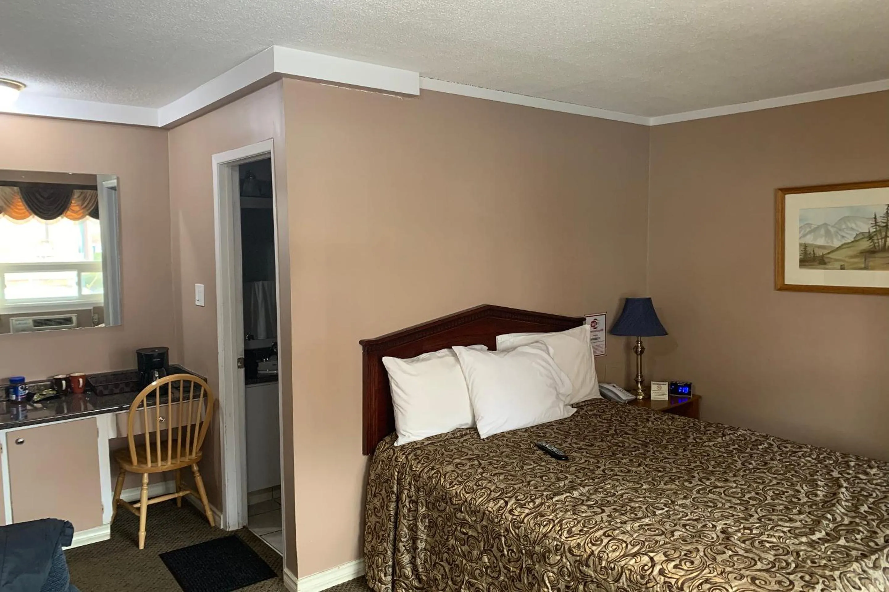 Bedroom in Lucien Motel