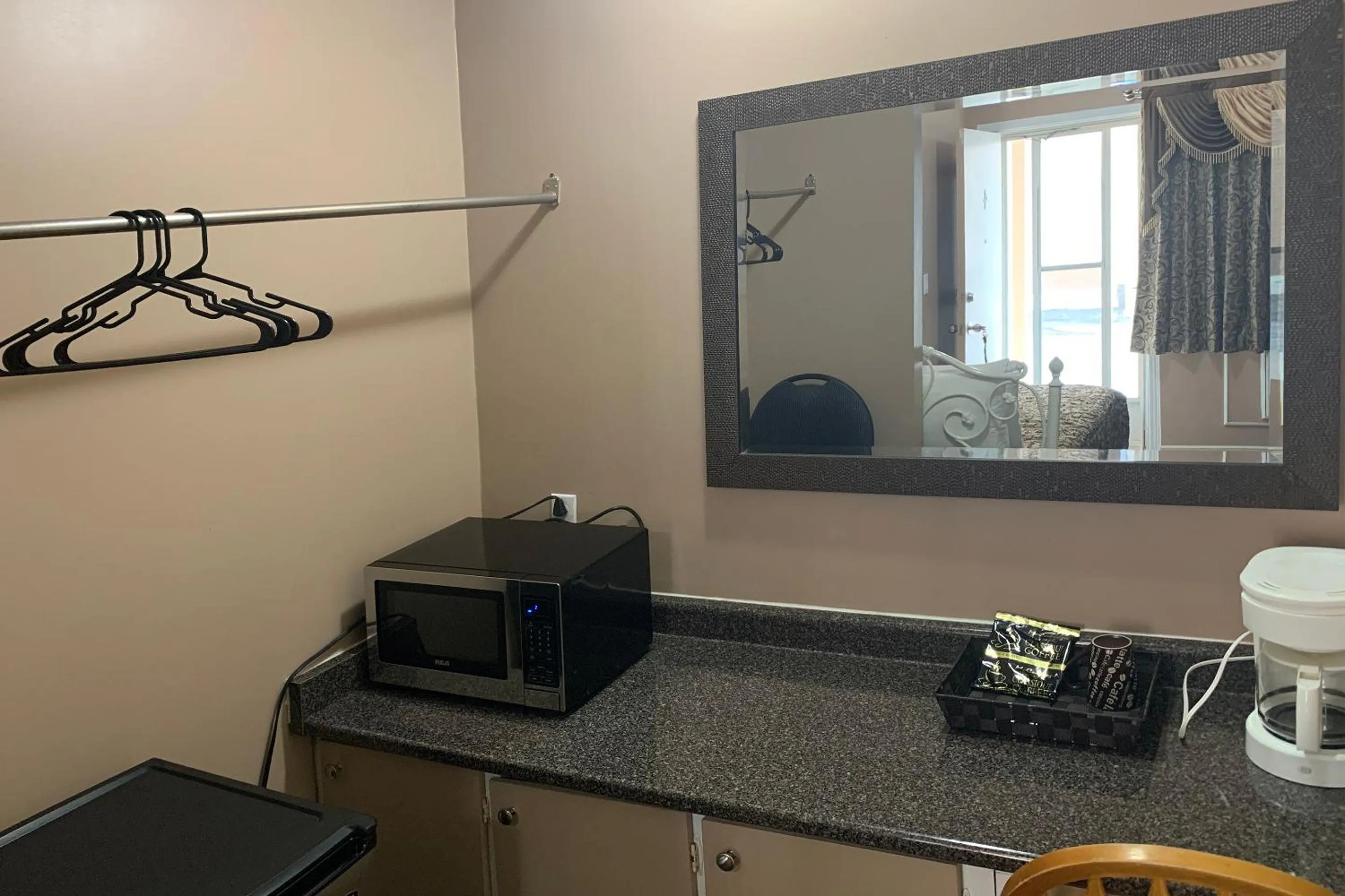 Area and facilities in Lucien Motel
