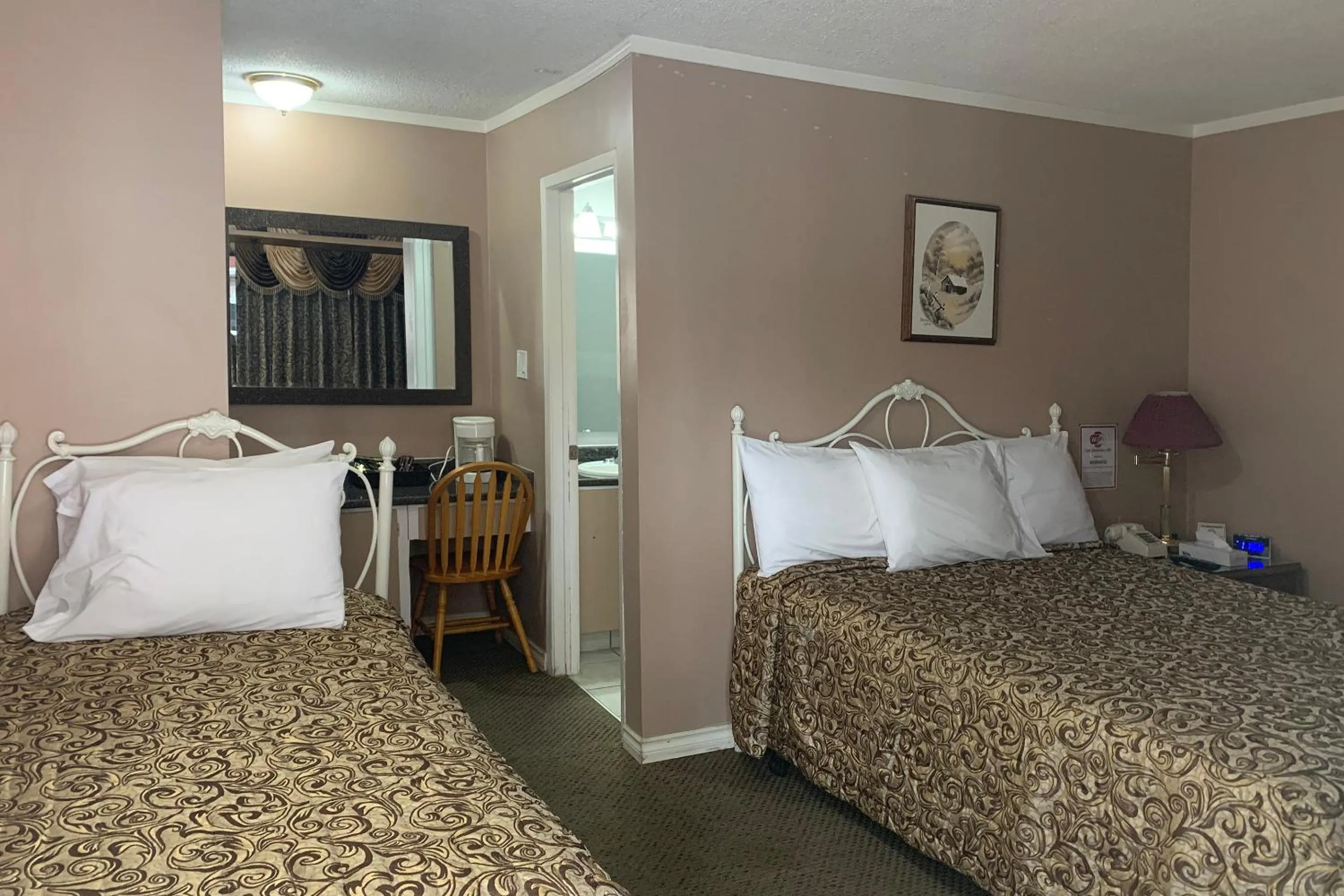 Bedroom in Lucien Motel