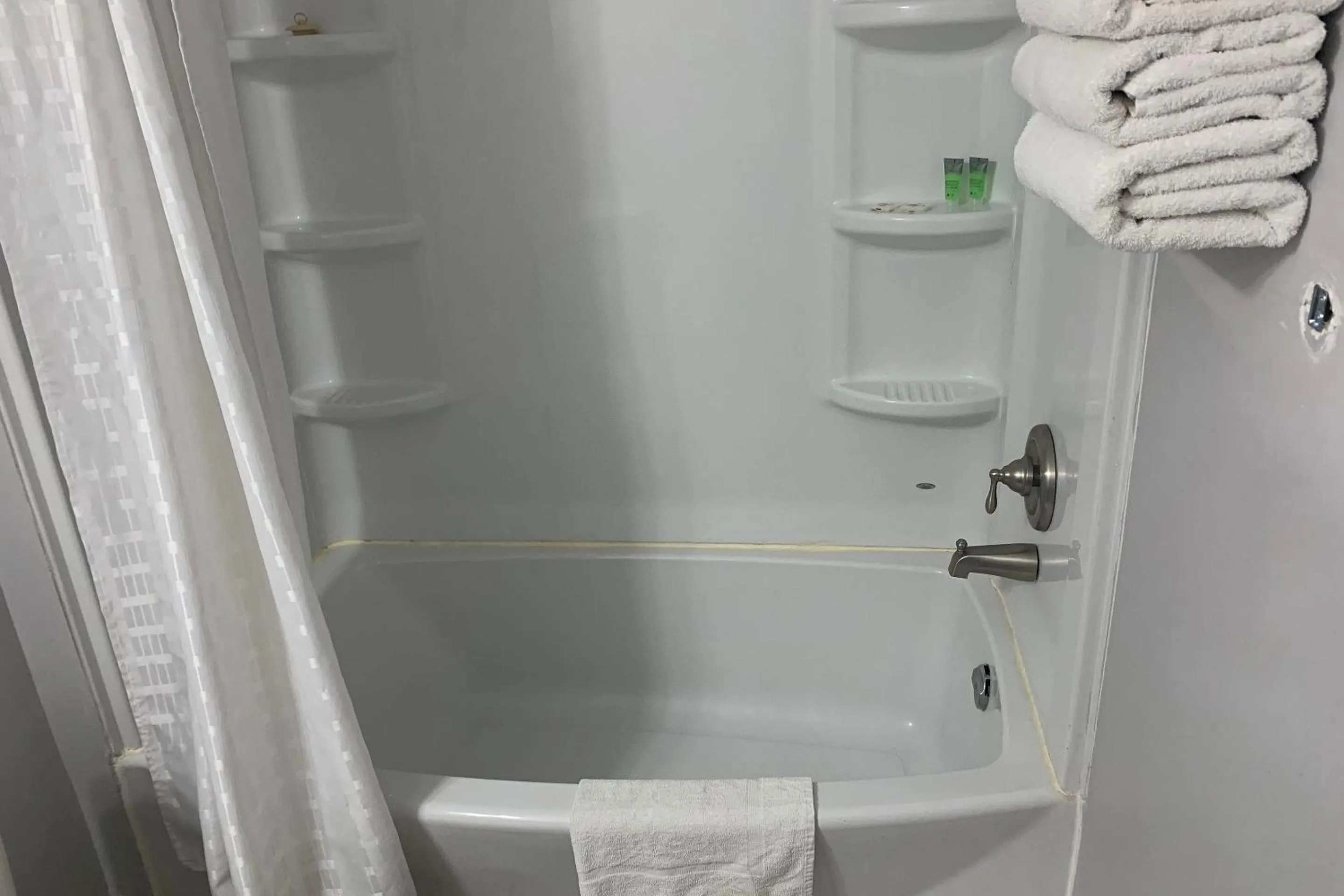 Bath in Lucien Motel