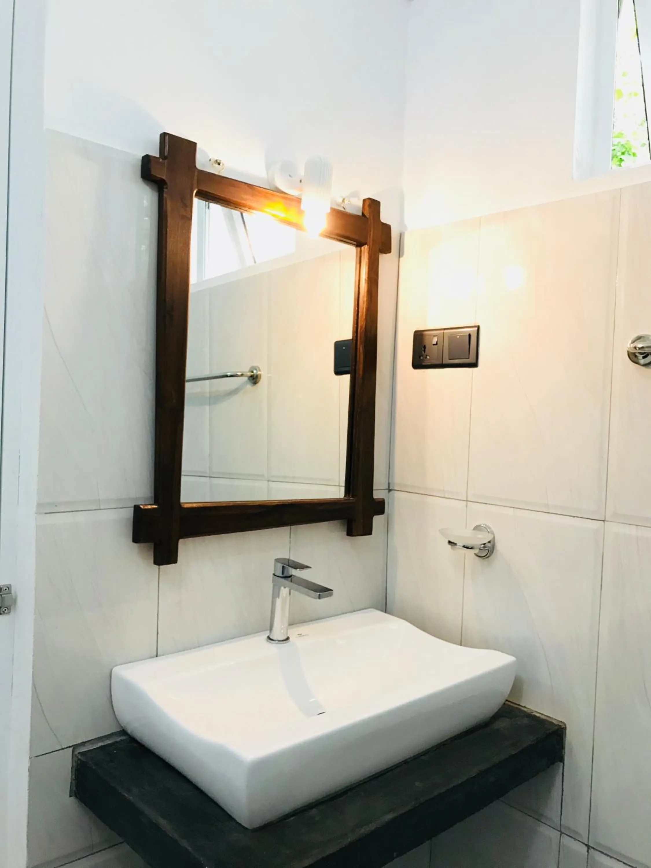 Bathroom in Sigiriya Rock Hide